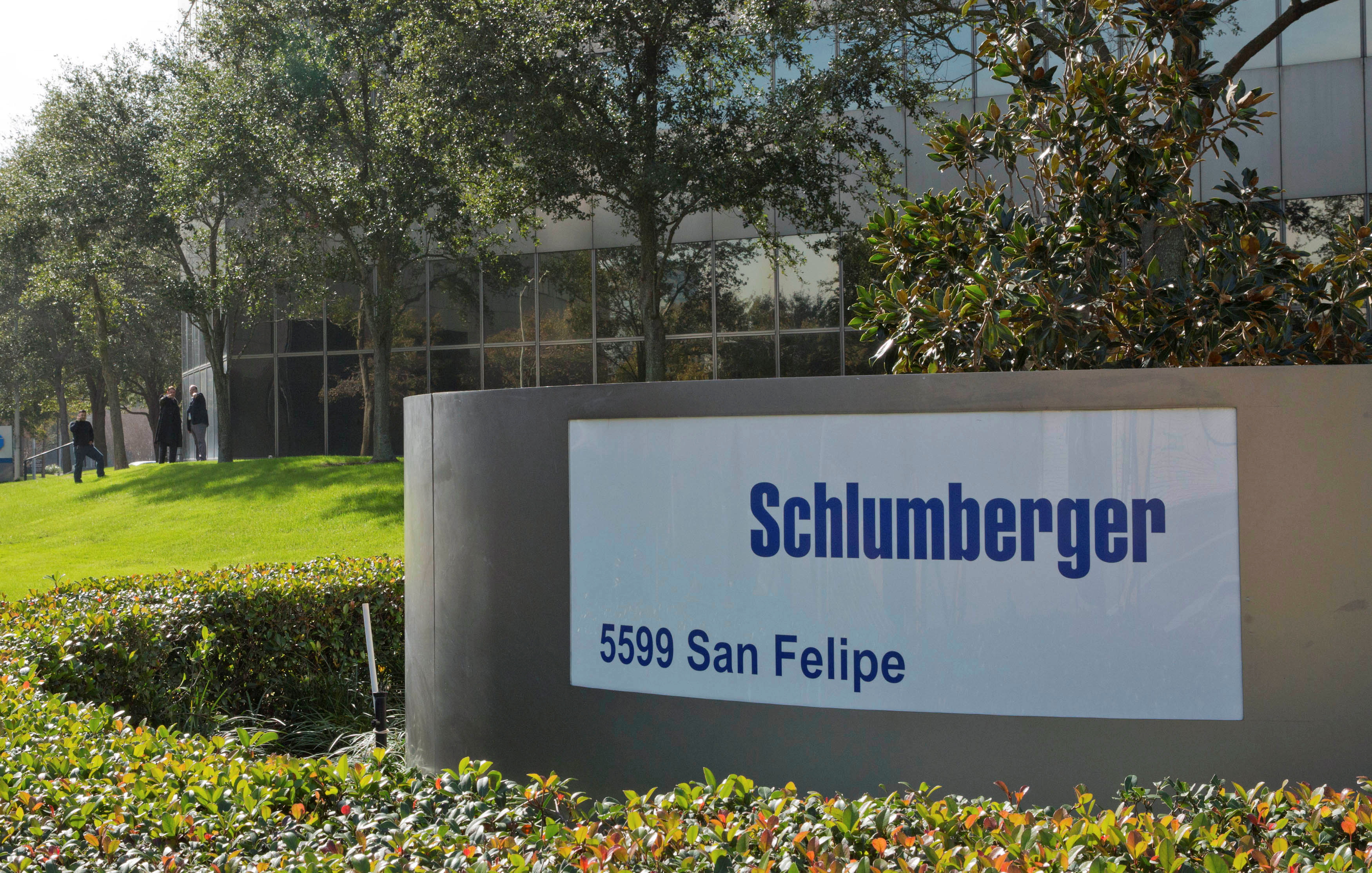 The exterior of the Schlumberger Corporation headquarters building is pictured in the Galleria area of Houston January 16, 2015.    REUTERS/Richard Carson/File Photo
