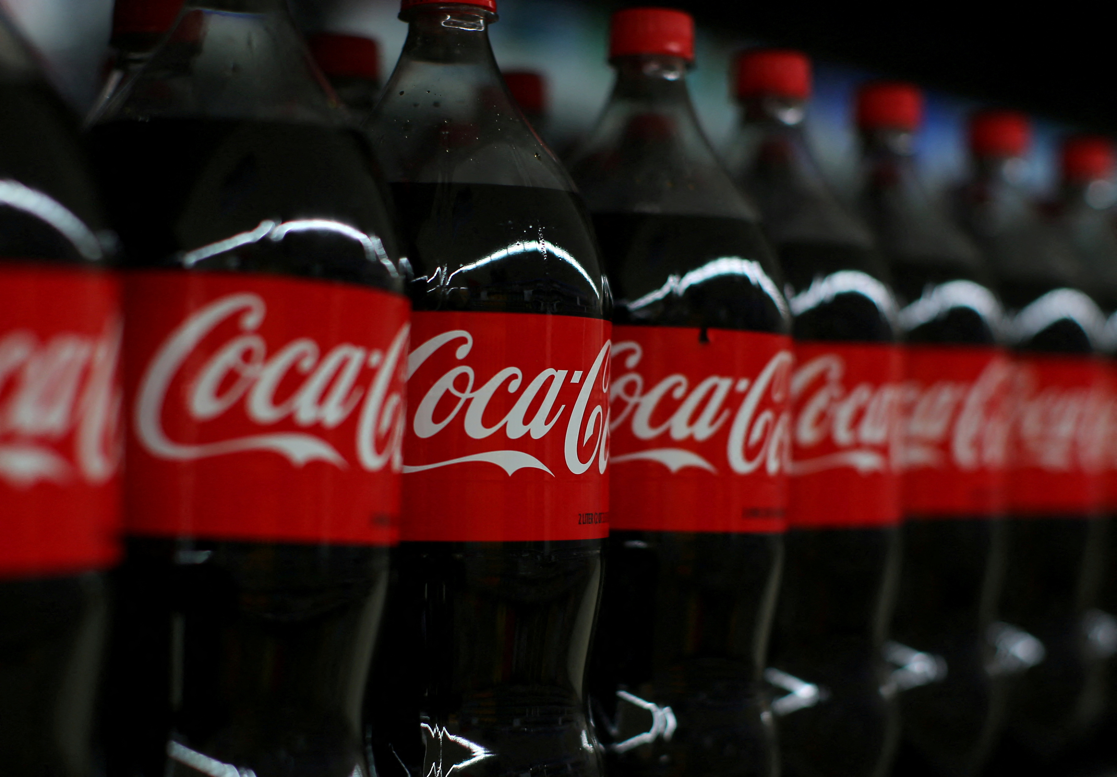 Coca-Cola lifts forecasts as earnings sparkle on higher prices