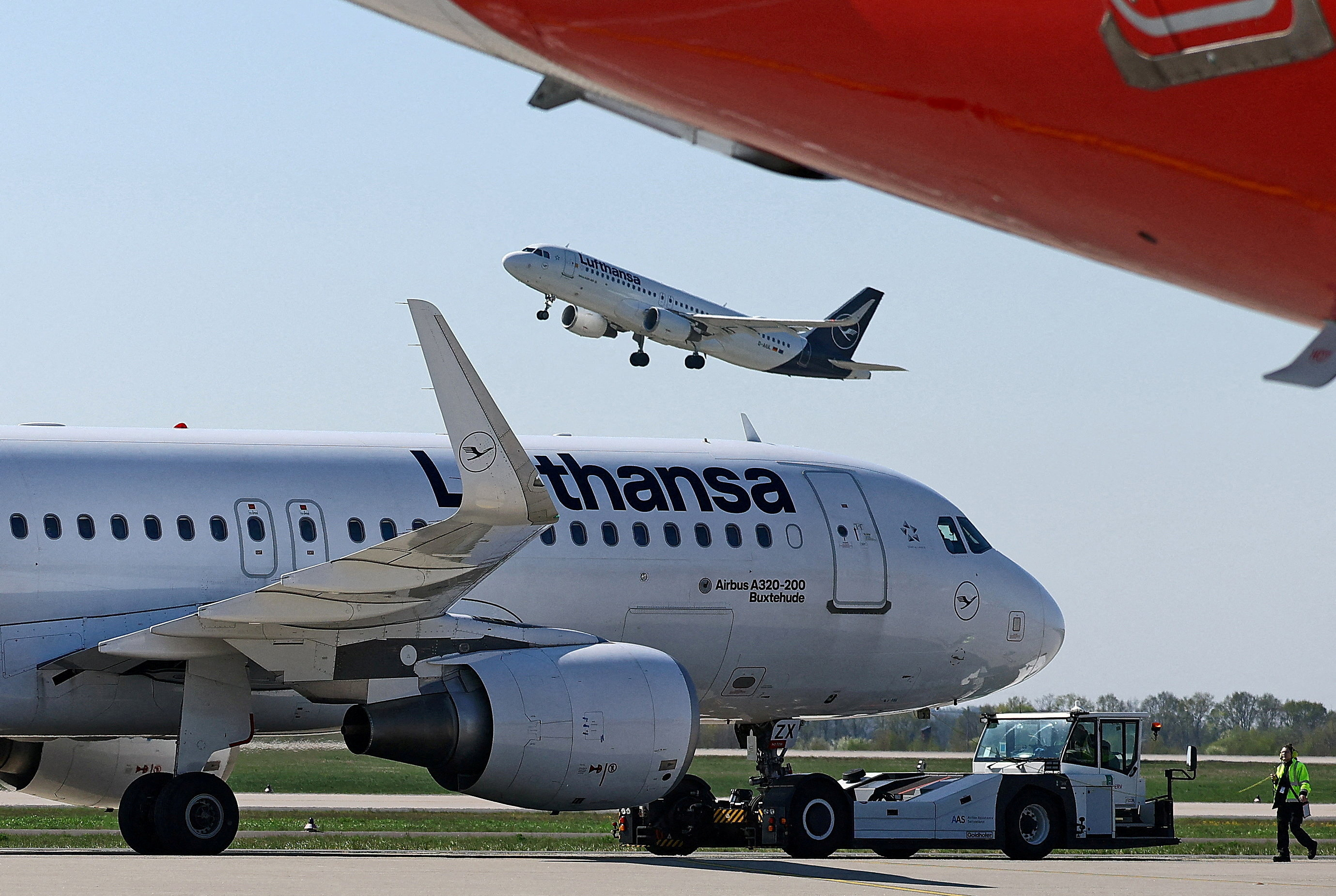 Lufthansa loses appeal in state aid dispute with Ryanair | Reuters