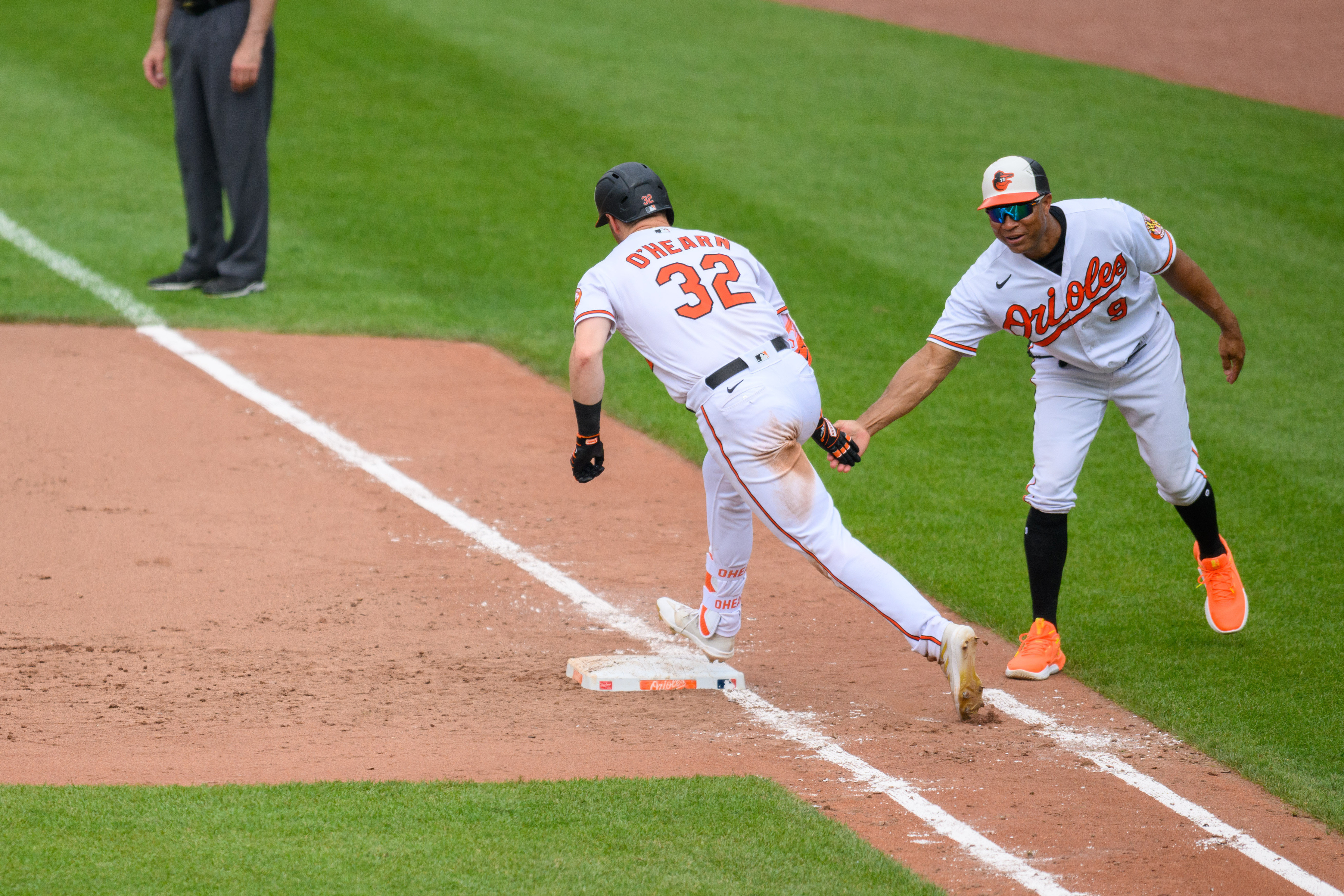 Orioles unleash offense to continue Royals' misery