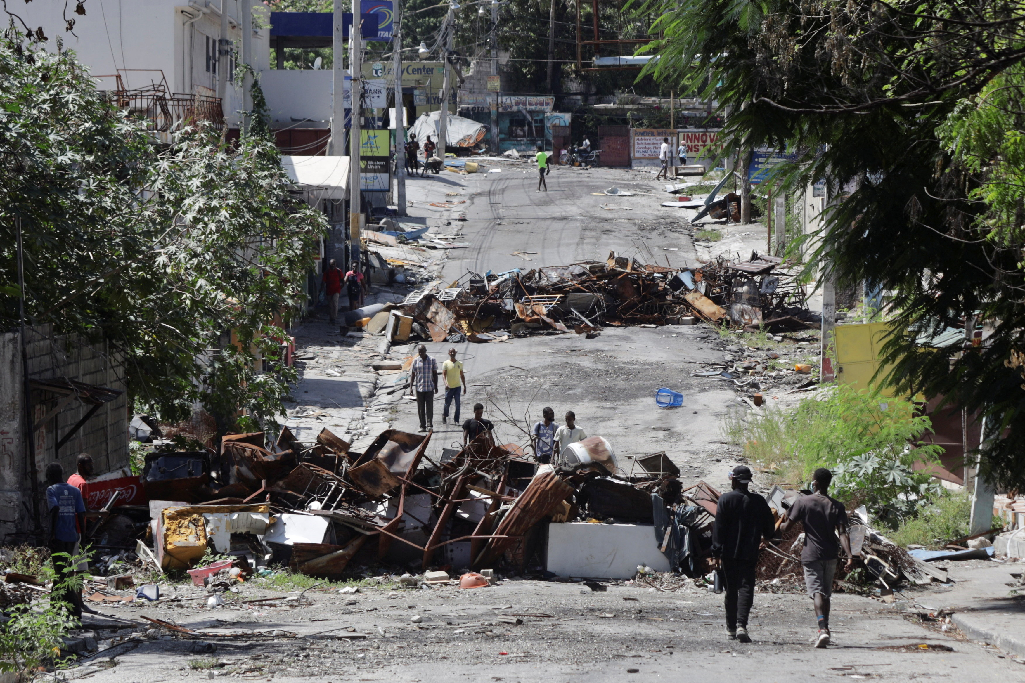 UN considers bigger security force as gangs extend grip on Haiti | Reuters