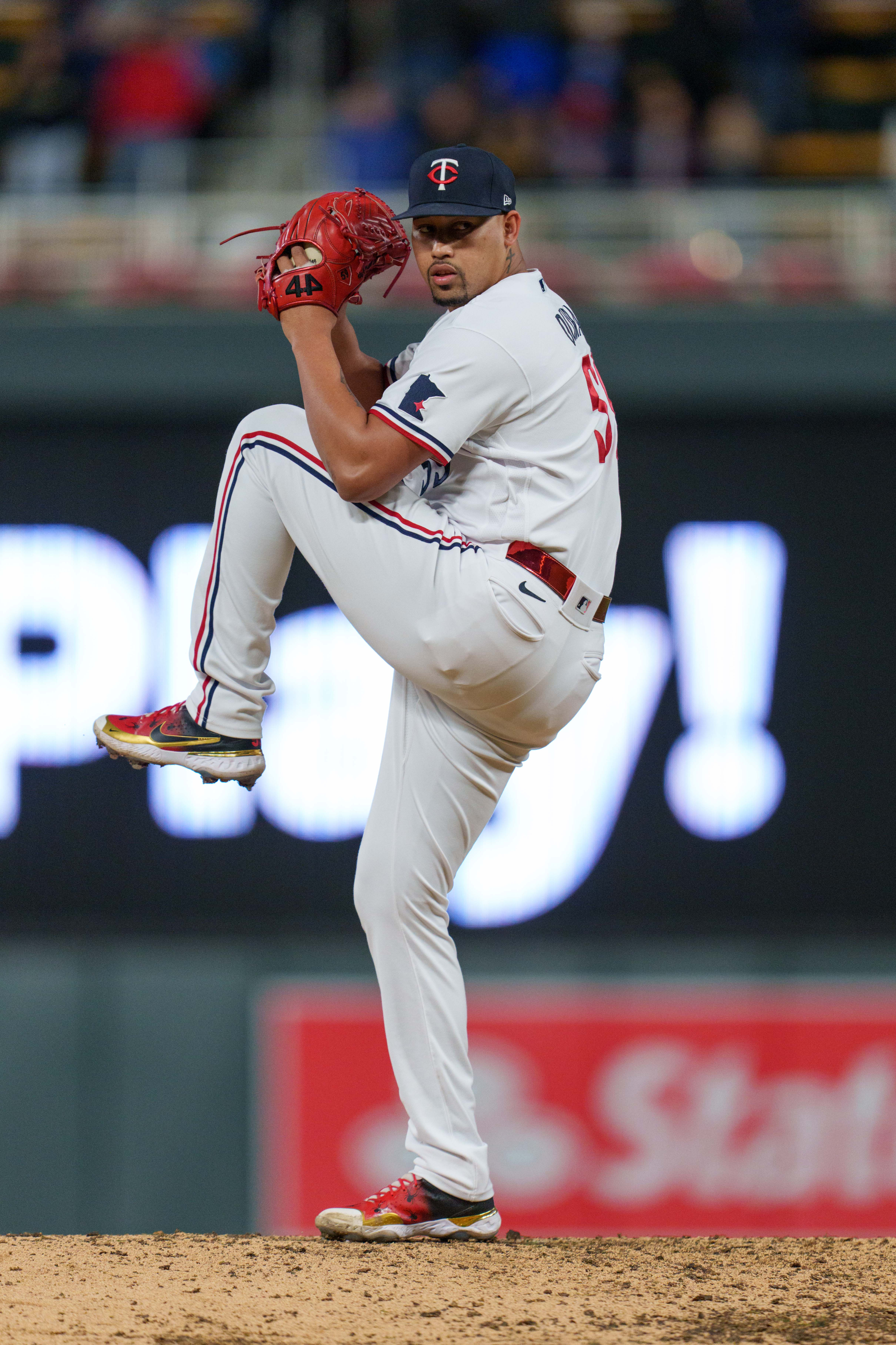 Willi Castro's homer propels Twins past Rays to even series