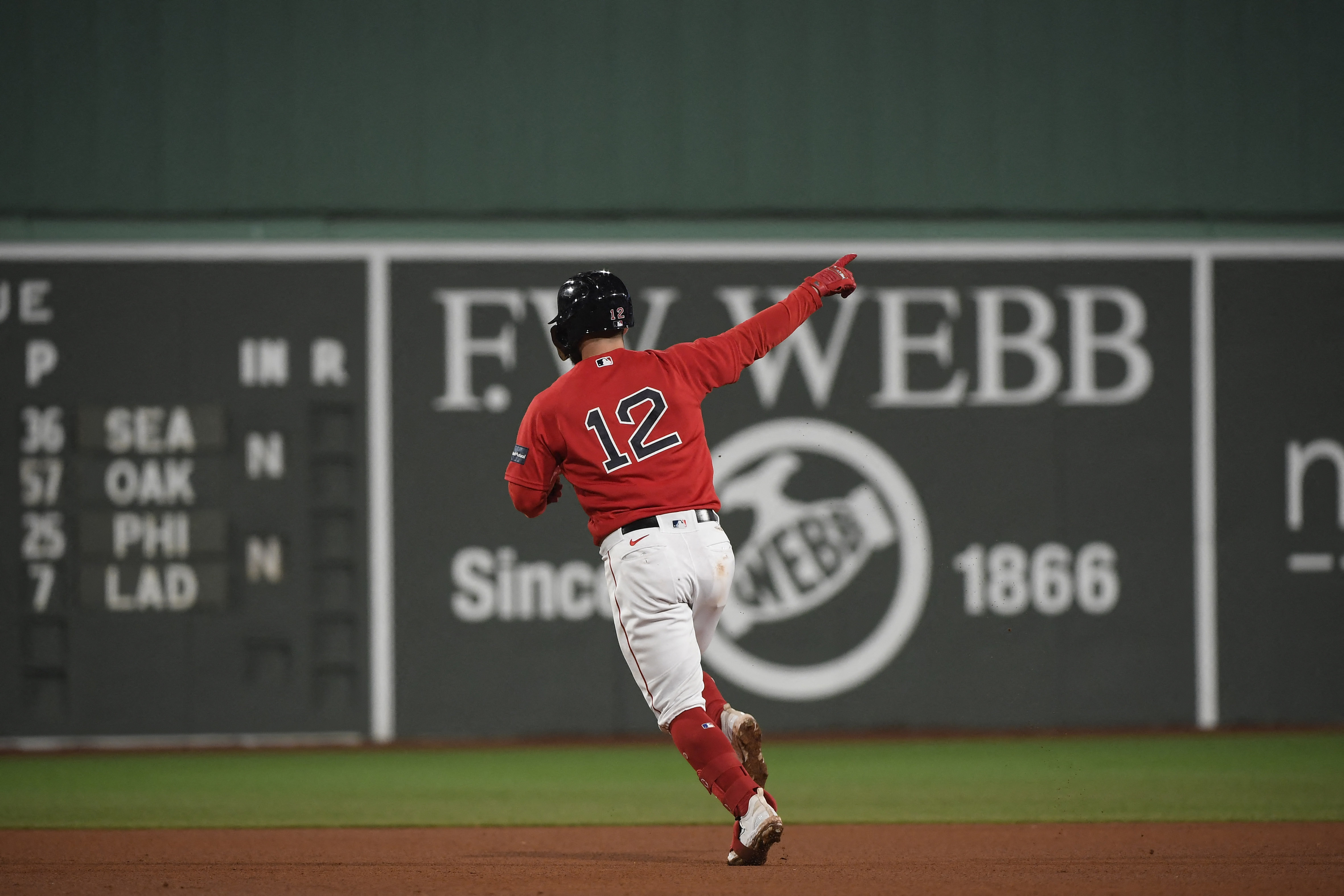 After Jays' 6-run inning, Red Sox storm back for win