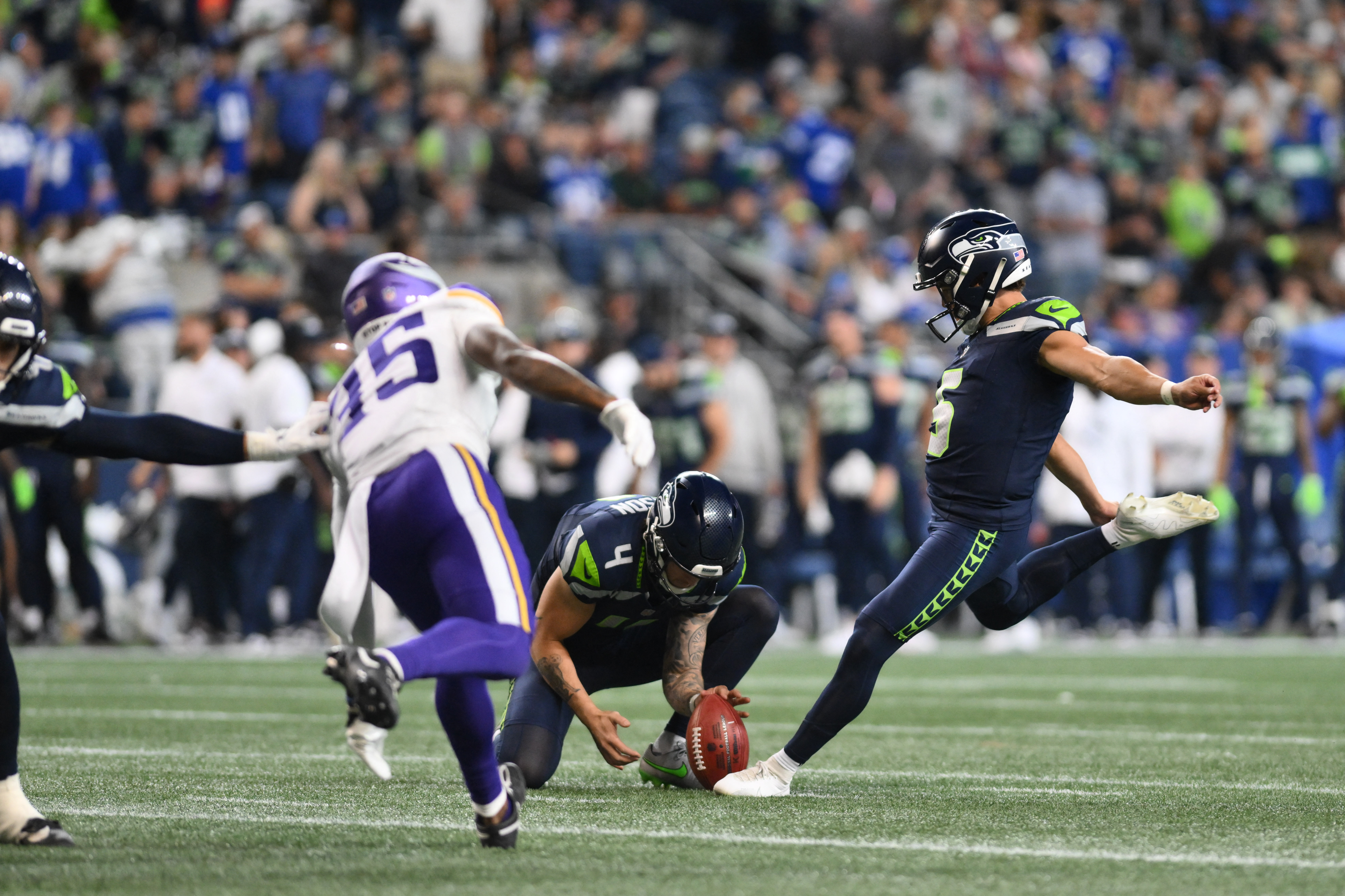 Drew Lock rallies Seahawks past Vikings