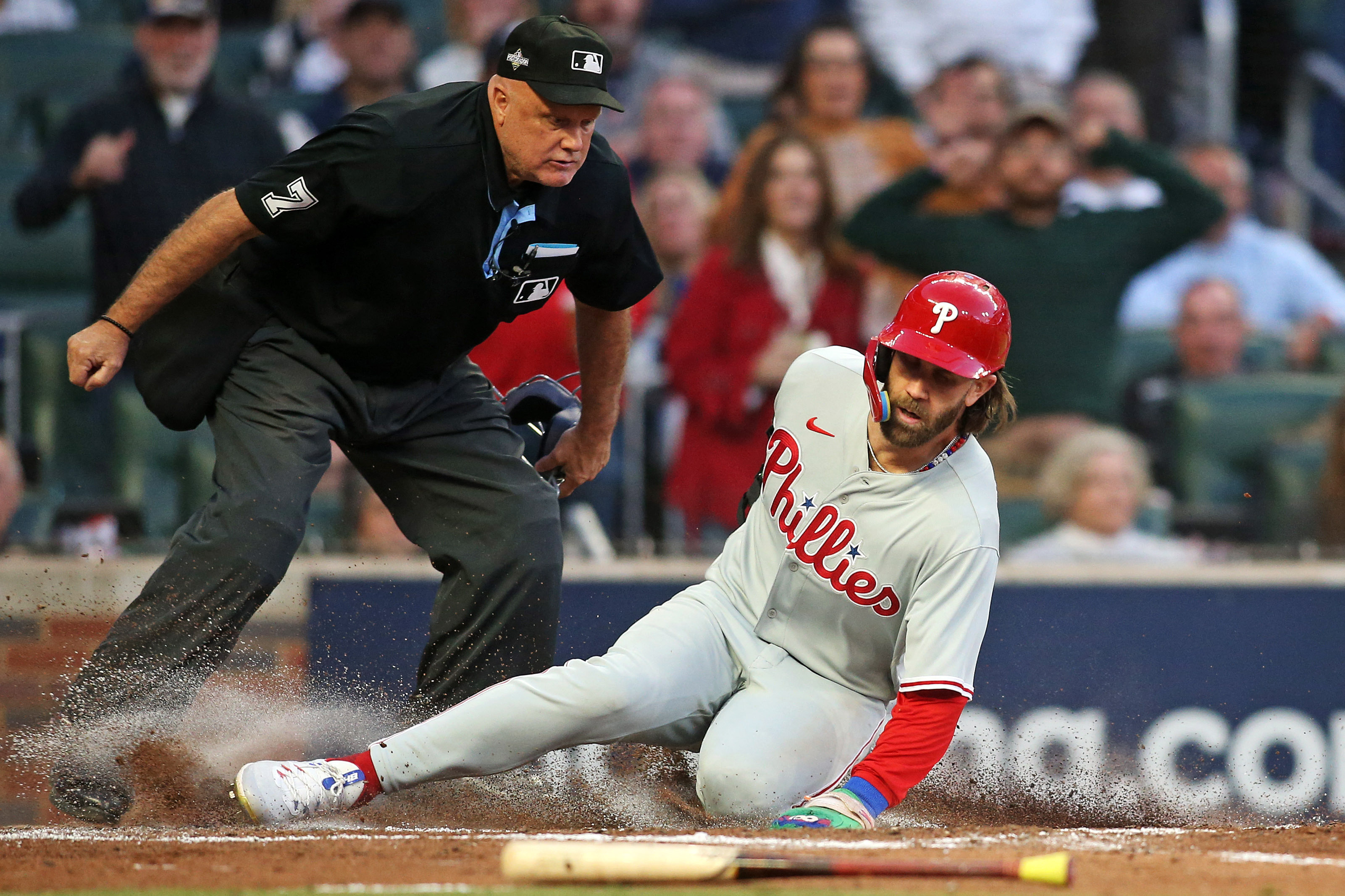 Bryce Harper's HR, dominant pitching propel Phillies by Braves