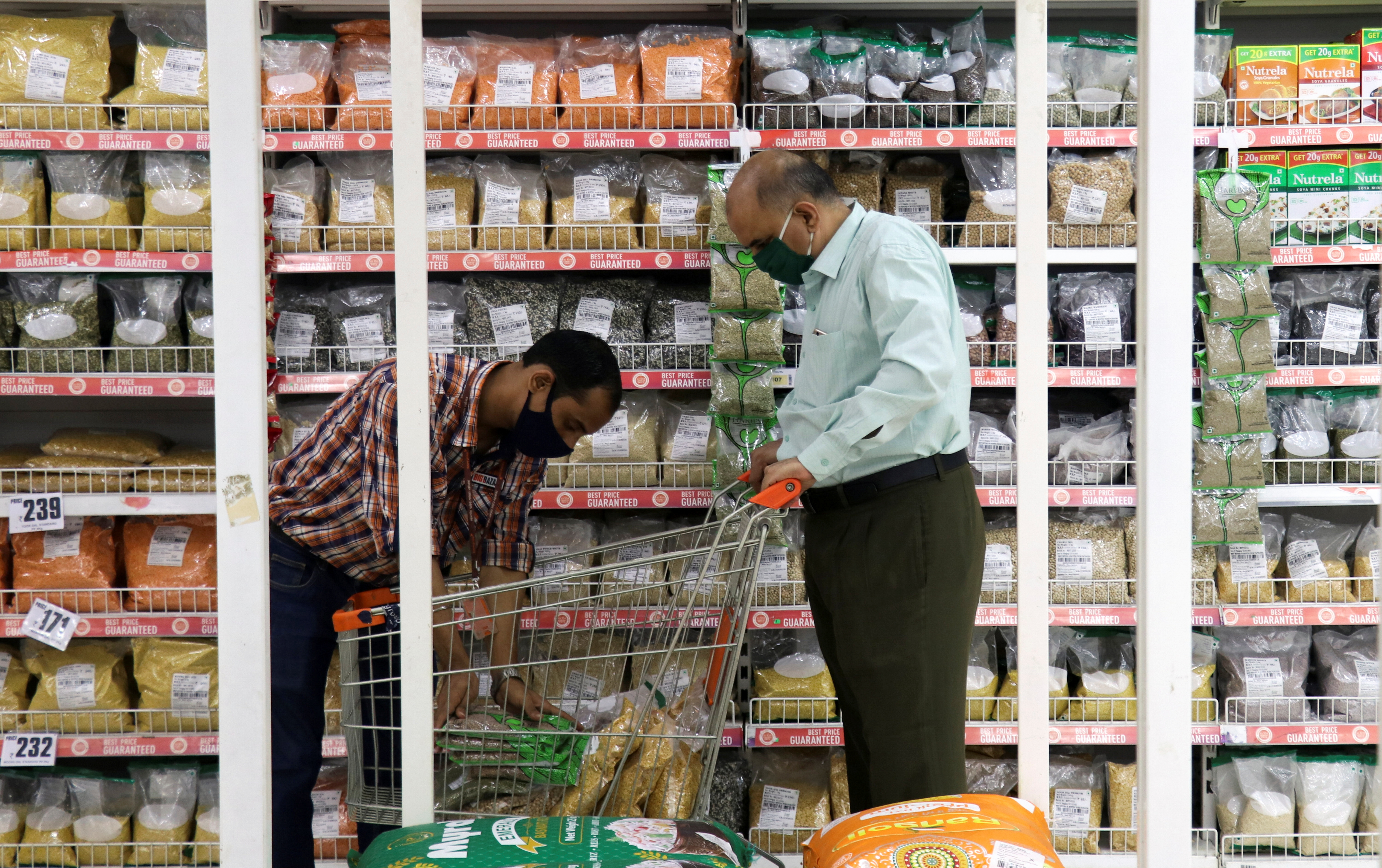 People shop at the Big Bazaar retail store in Mumbai, India, November 25, 2020. REUTERS/Niharika Kulkarni