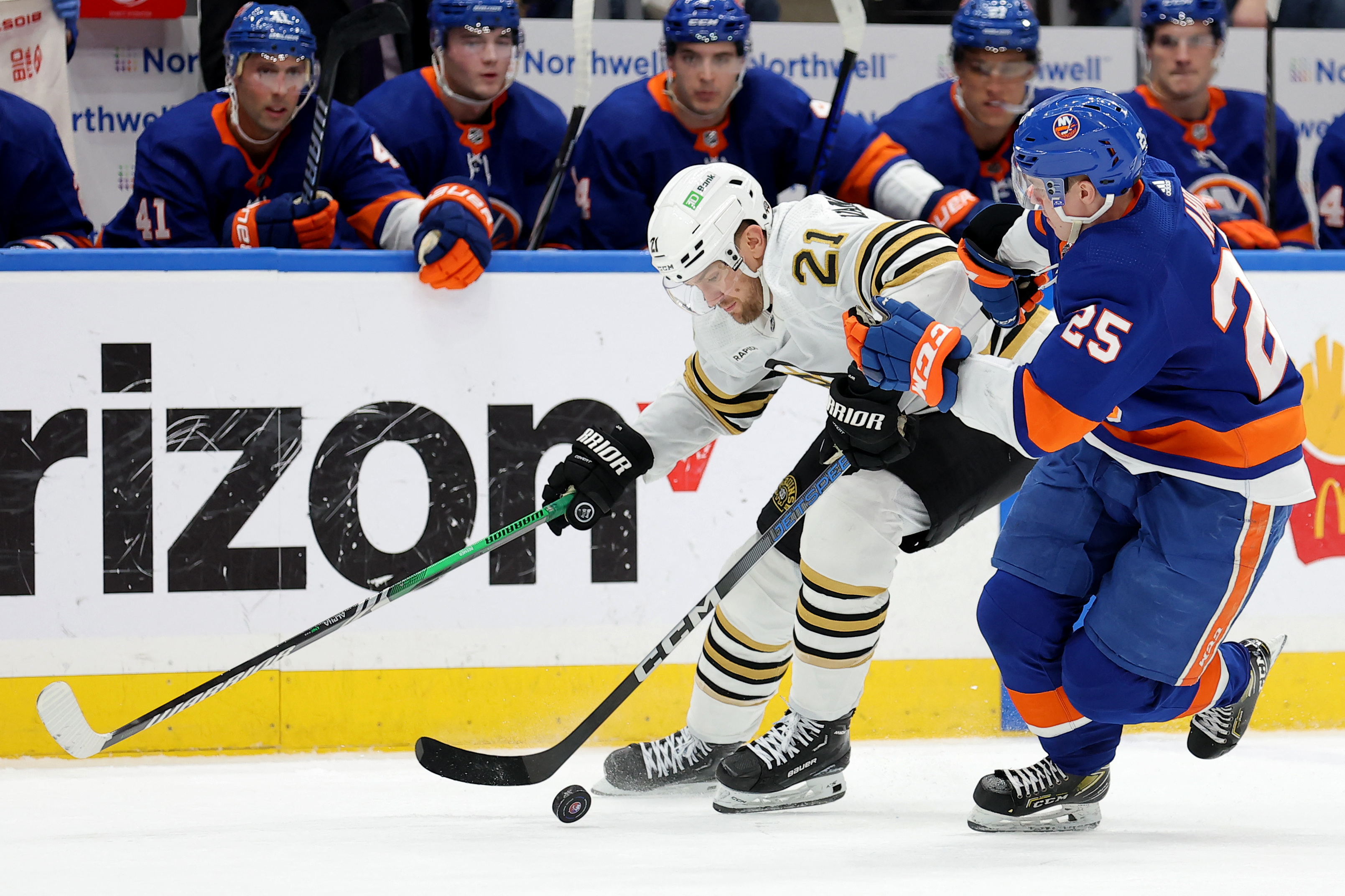 David Pastrnak propels Bruins past Isles in shootout | Reuters