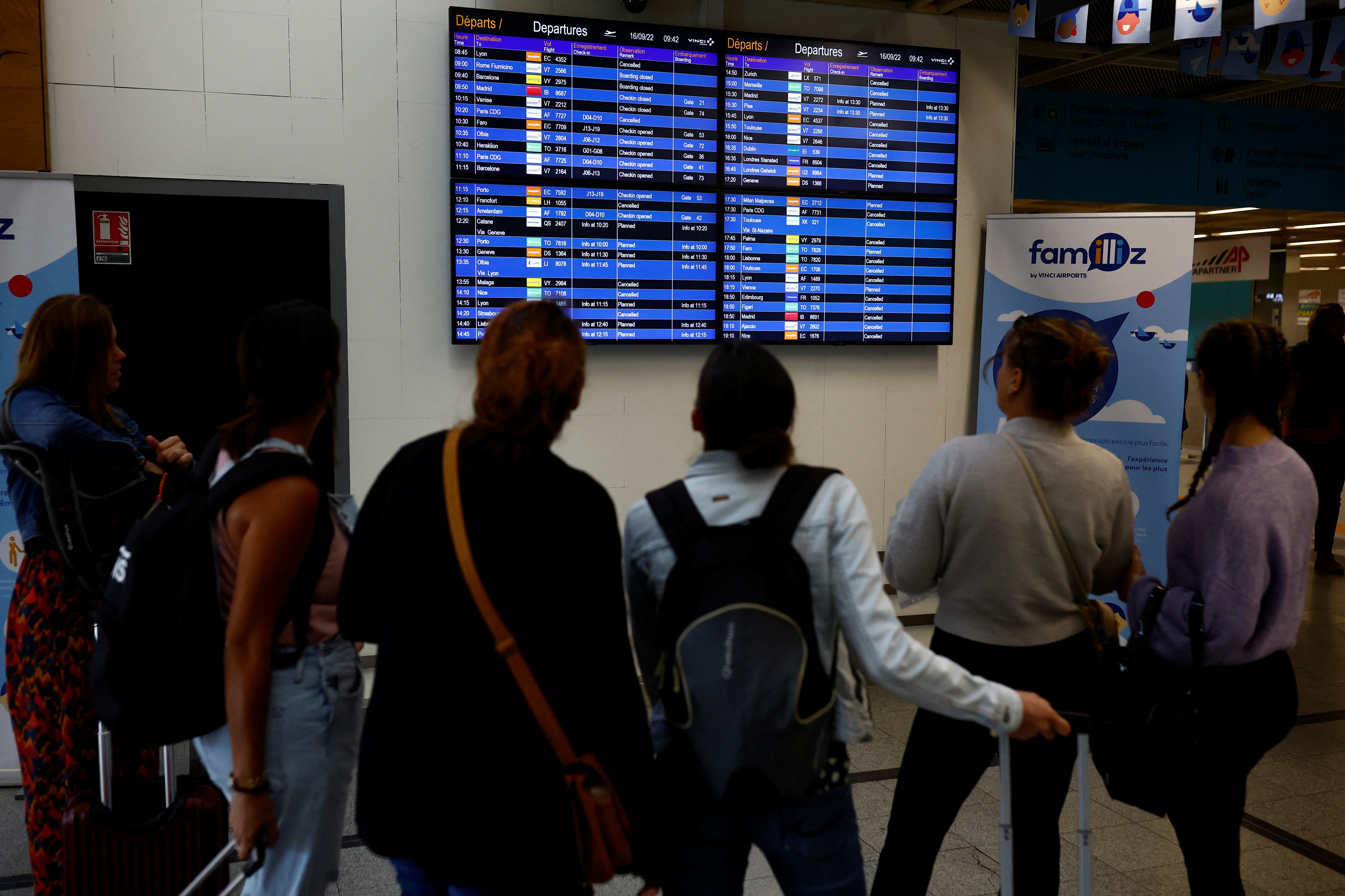 French air traffic controllers go on strike over working conditions