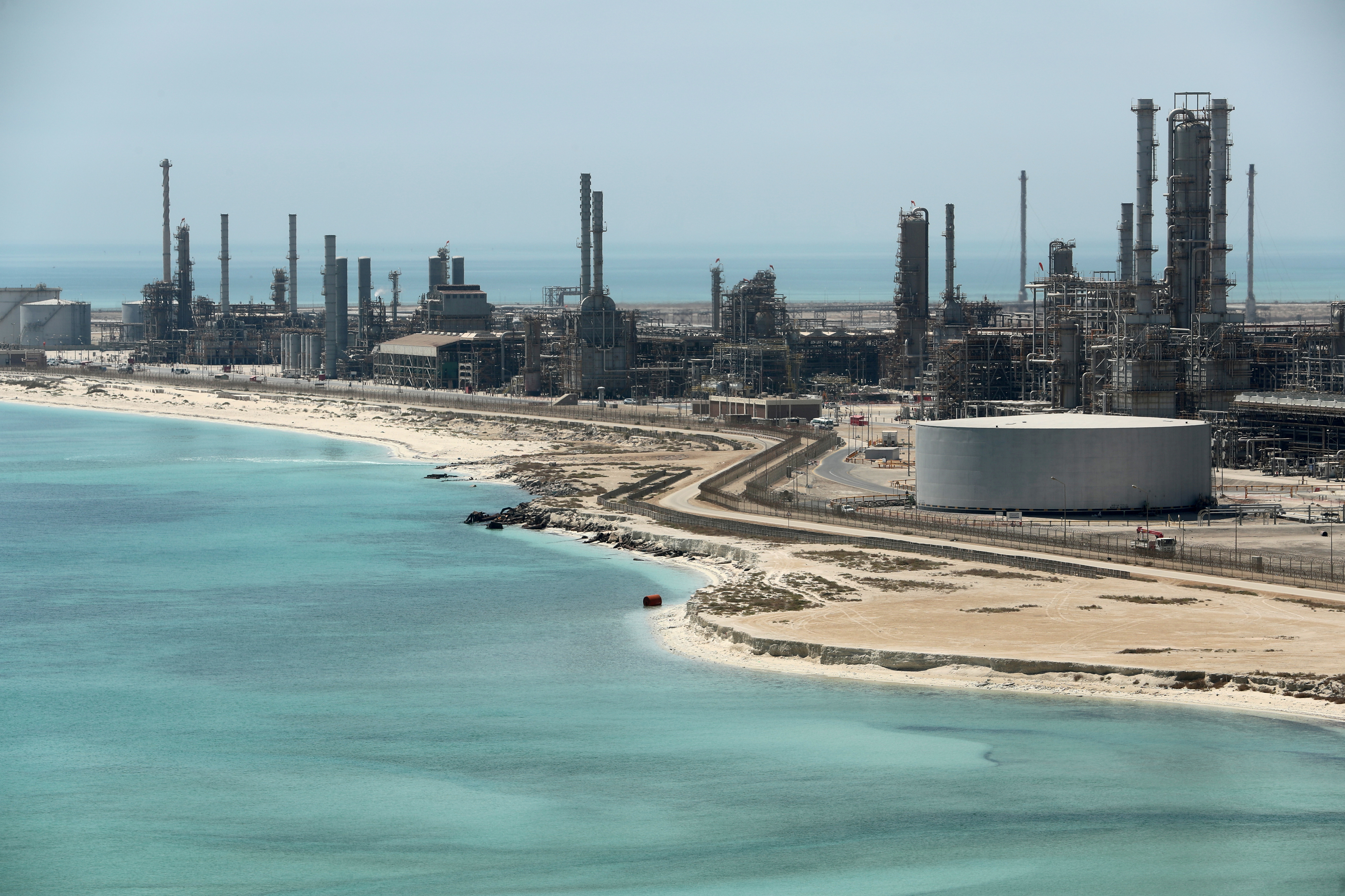 General view of Saudi Aramco's Ras Tanura oil refinery and oil terminal in Saudi Arabia May 21, 2018.  REUTERS/Ahmed Jadallah