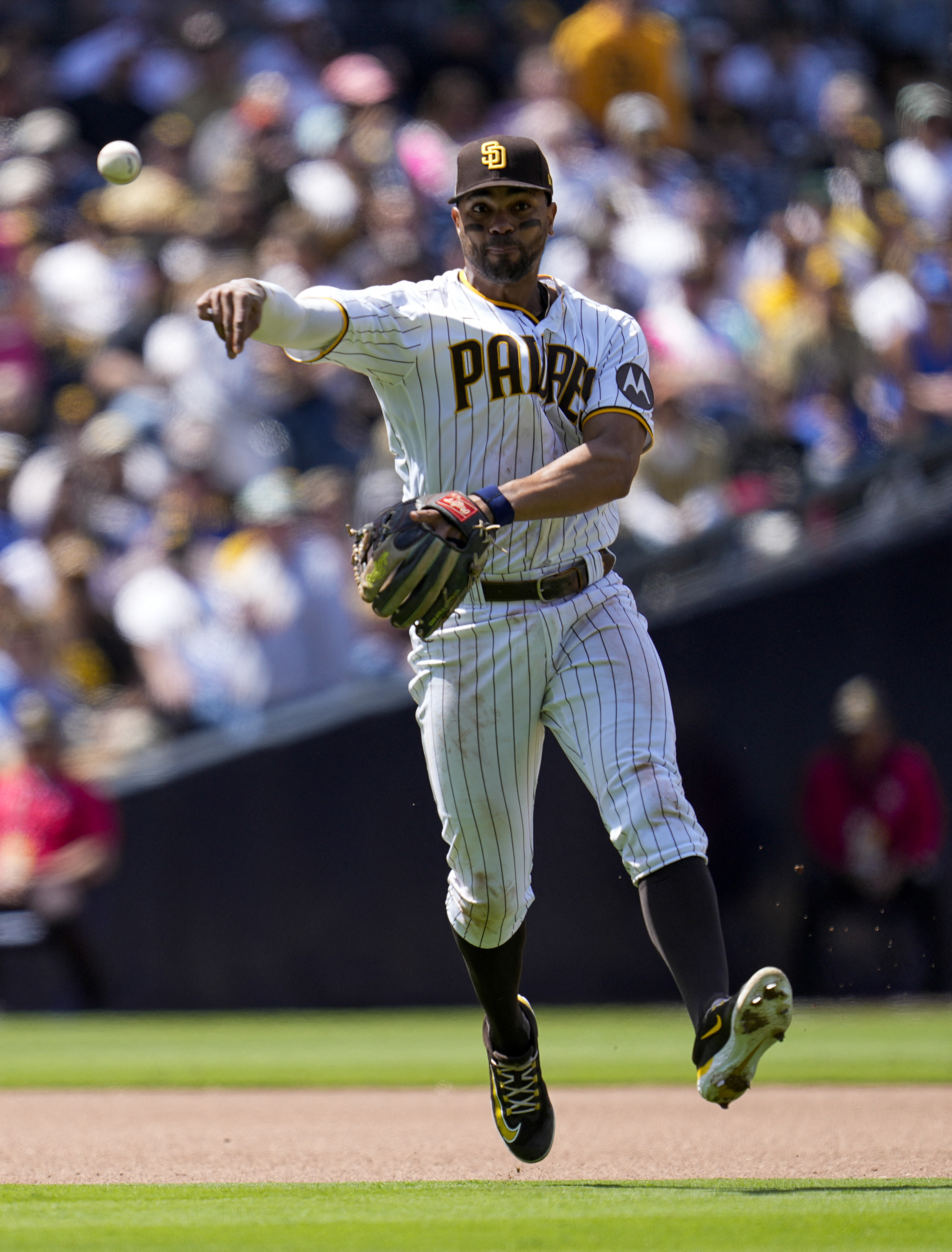 Cronenworth's 2 HRs, 6 RBIs lead Padres past Brewers 10-3