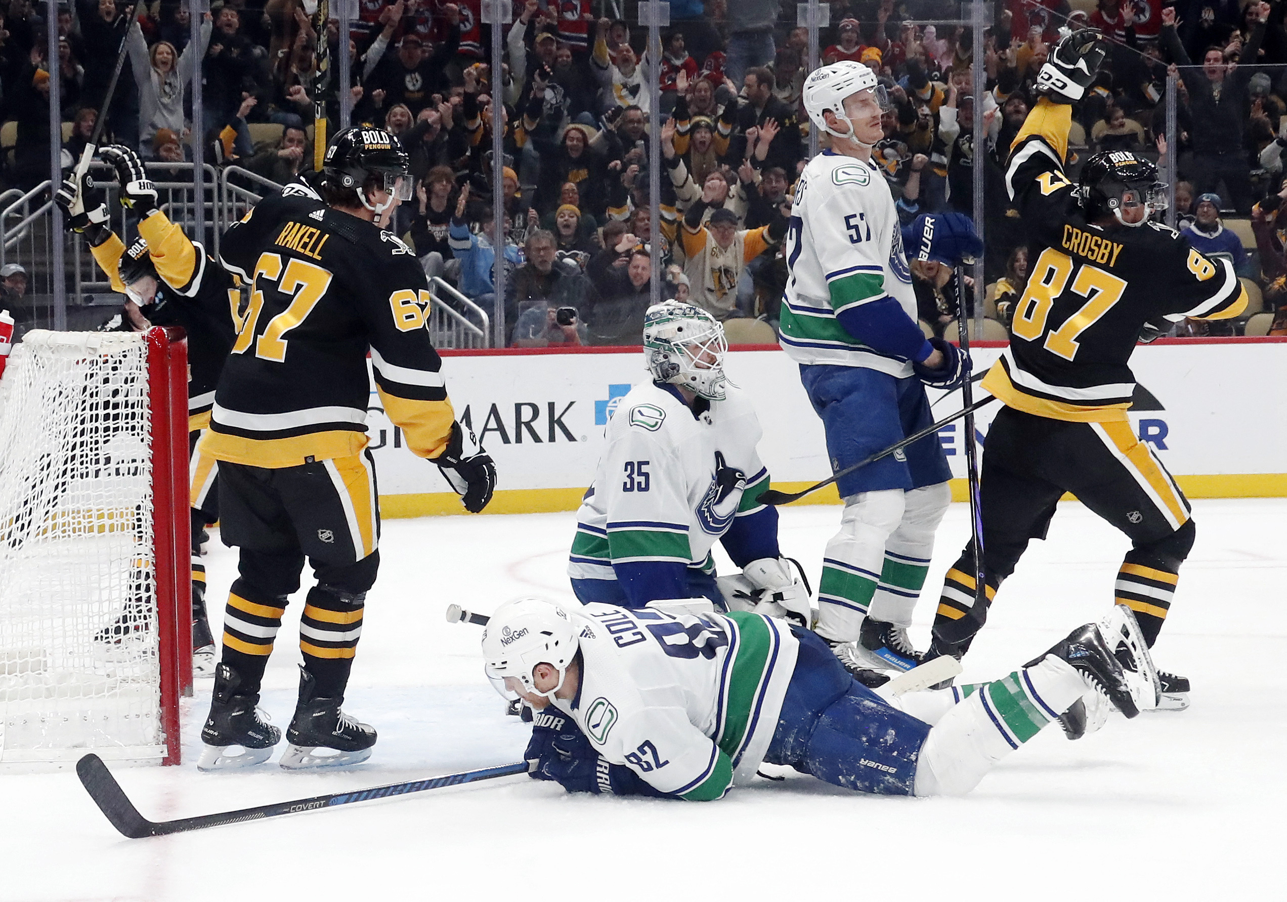 Elias Pettersson's 2nd Goal Of Game Lifts Canucks Over Pens | Reuters