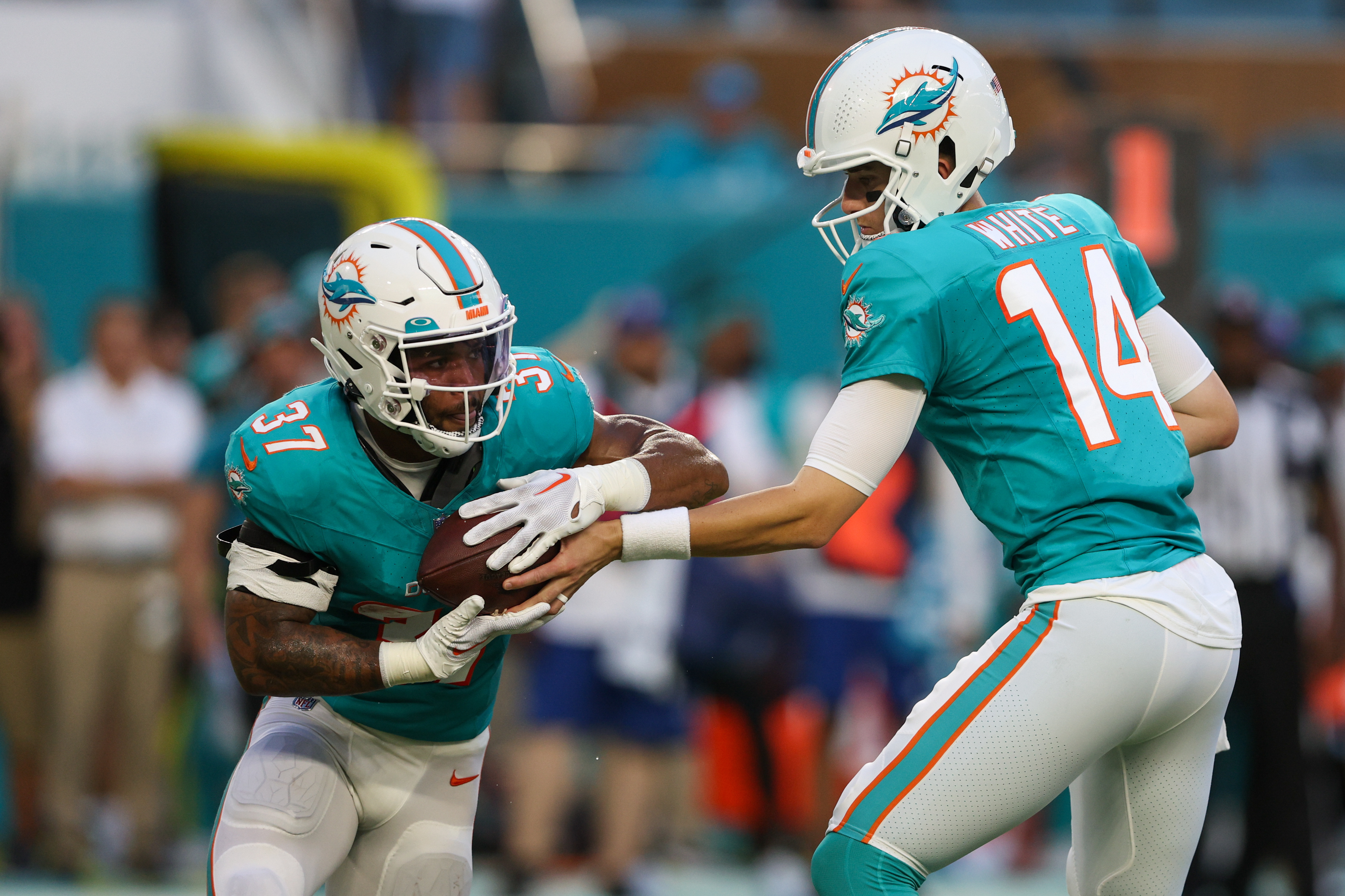 Atlanta Falcons running back Godwin Igwebuike sprints through Miami  Dolphins for an 11-yard TD run