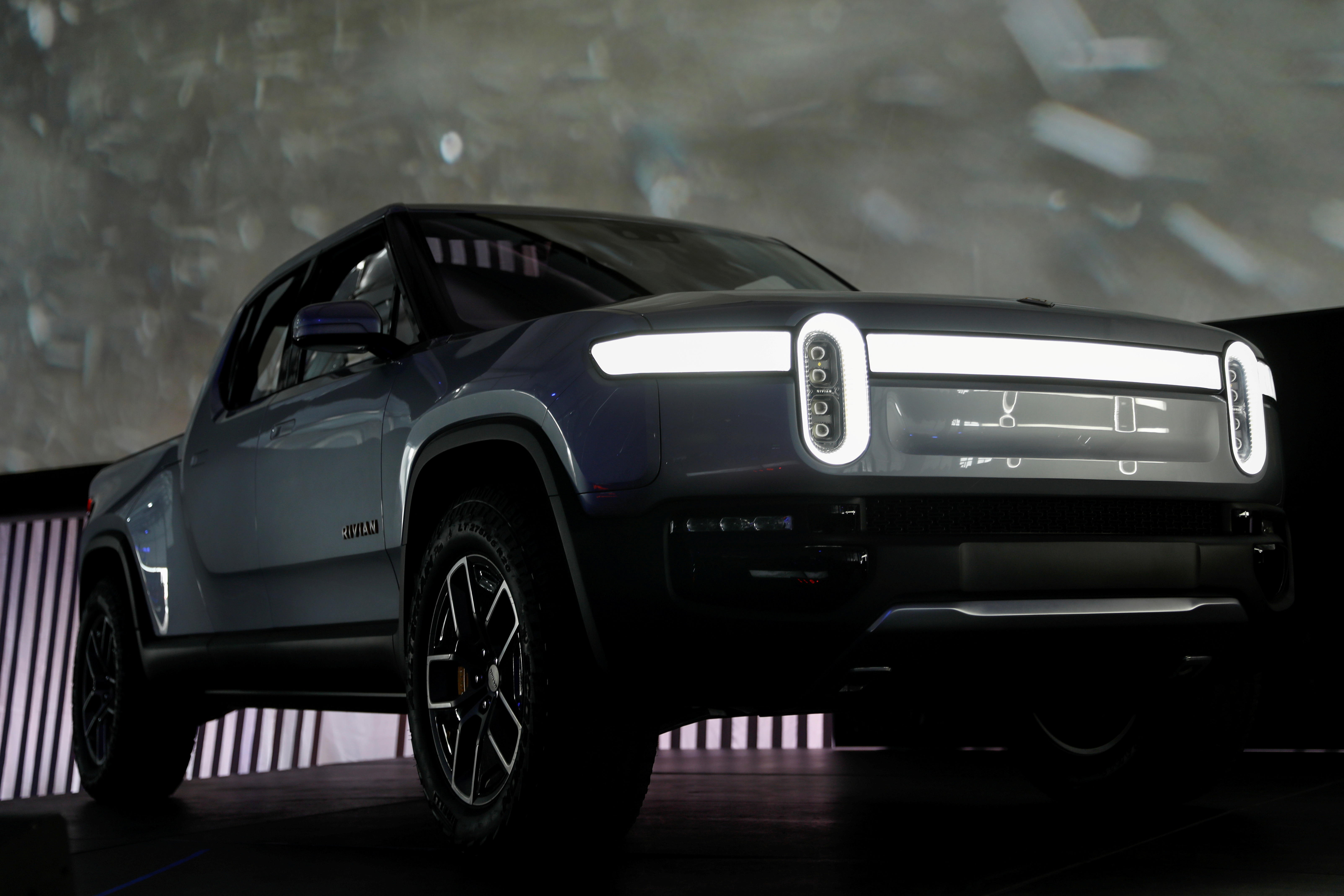 Rivian introduces R1T all-electric pickup truck at Los Angeles Auto Show in Los Angeles, California, U.S. November 27, 2018.  REUTERS/Mike Blake/File Photo