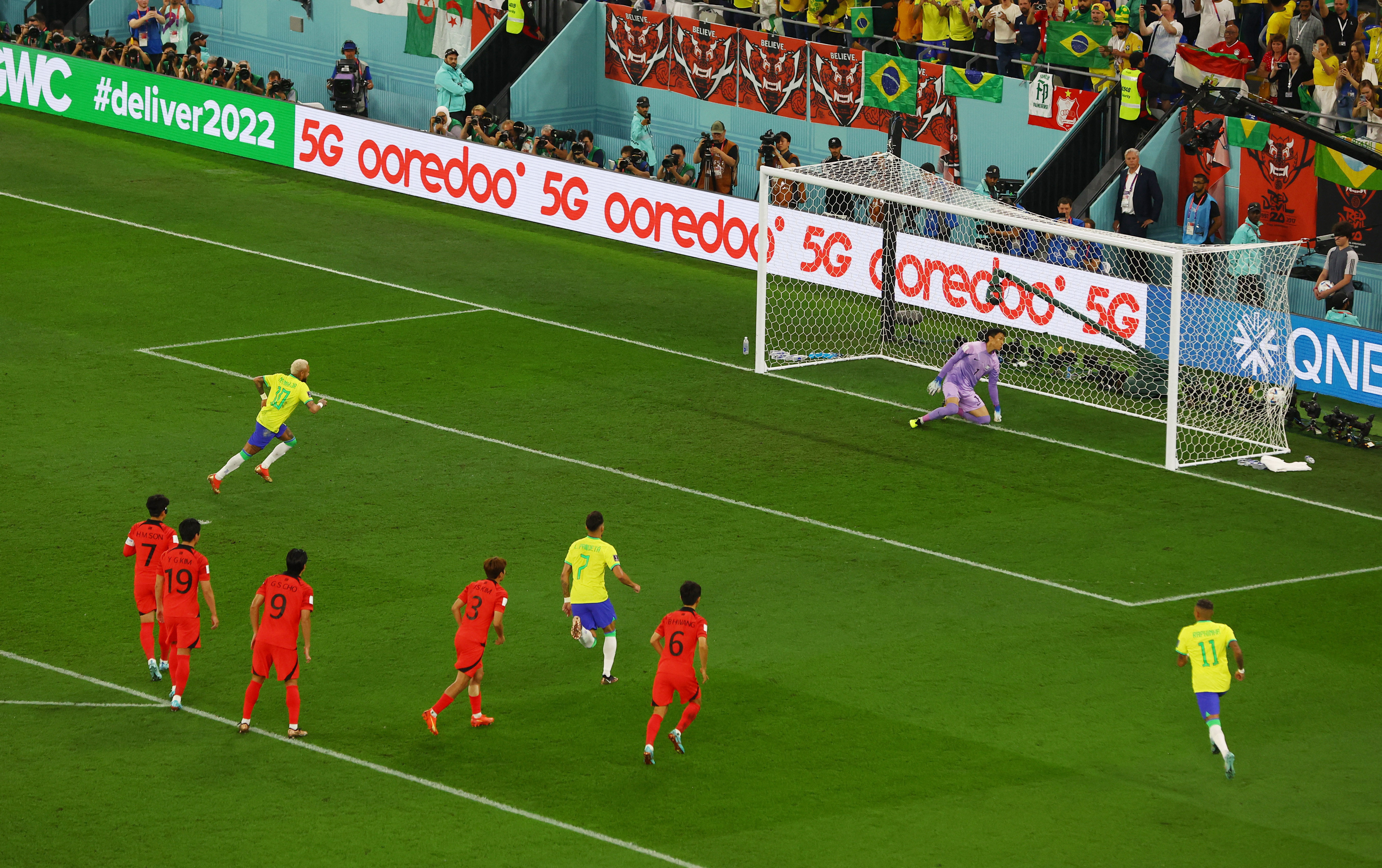 2022 World Cup: Neymar Convert Penalty Kick Goal vs. South Korea