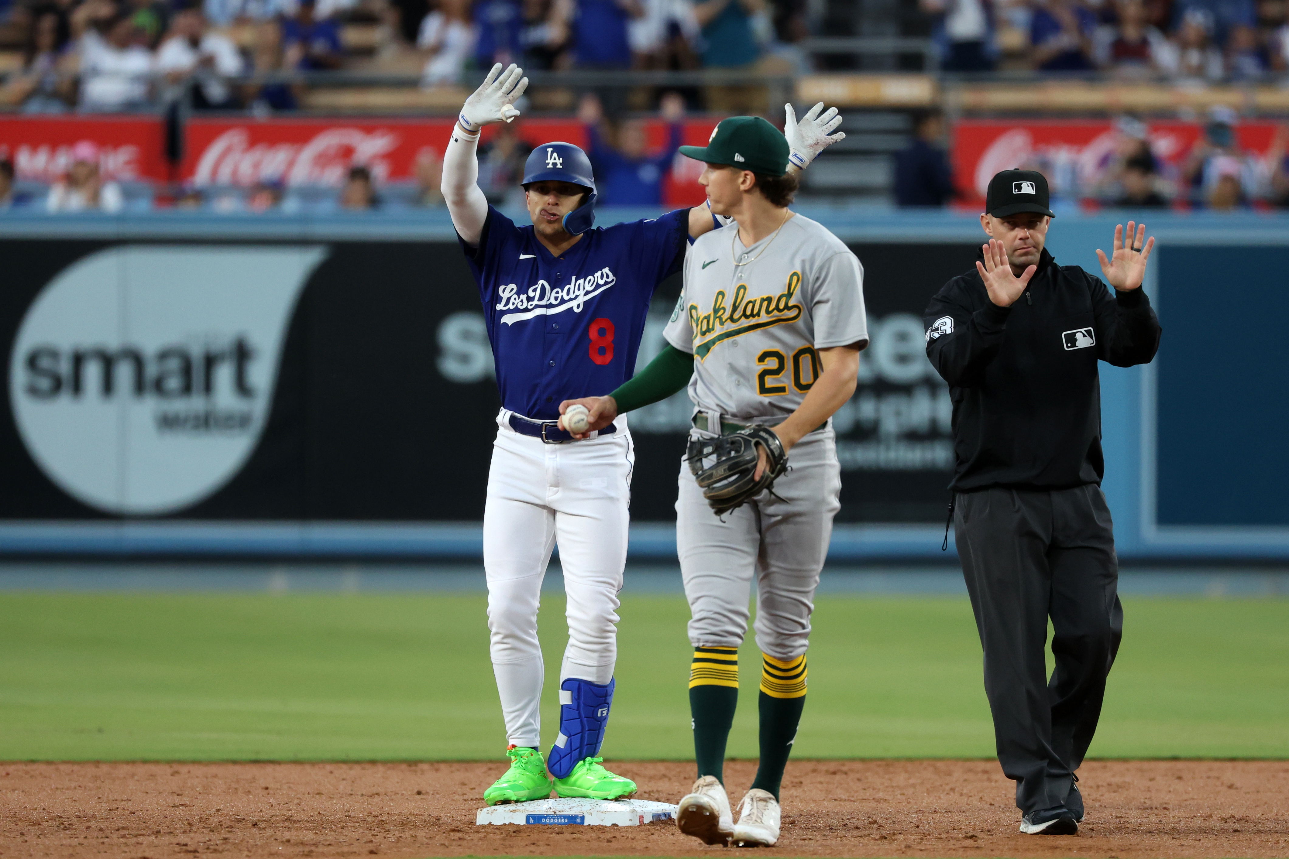 Julio Urias sets tone as Dodgers sweep A's