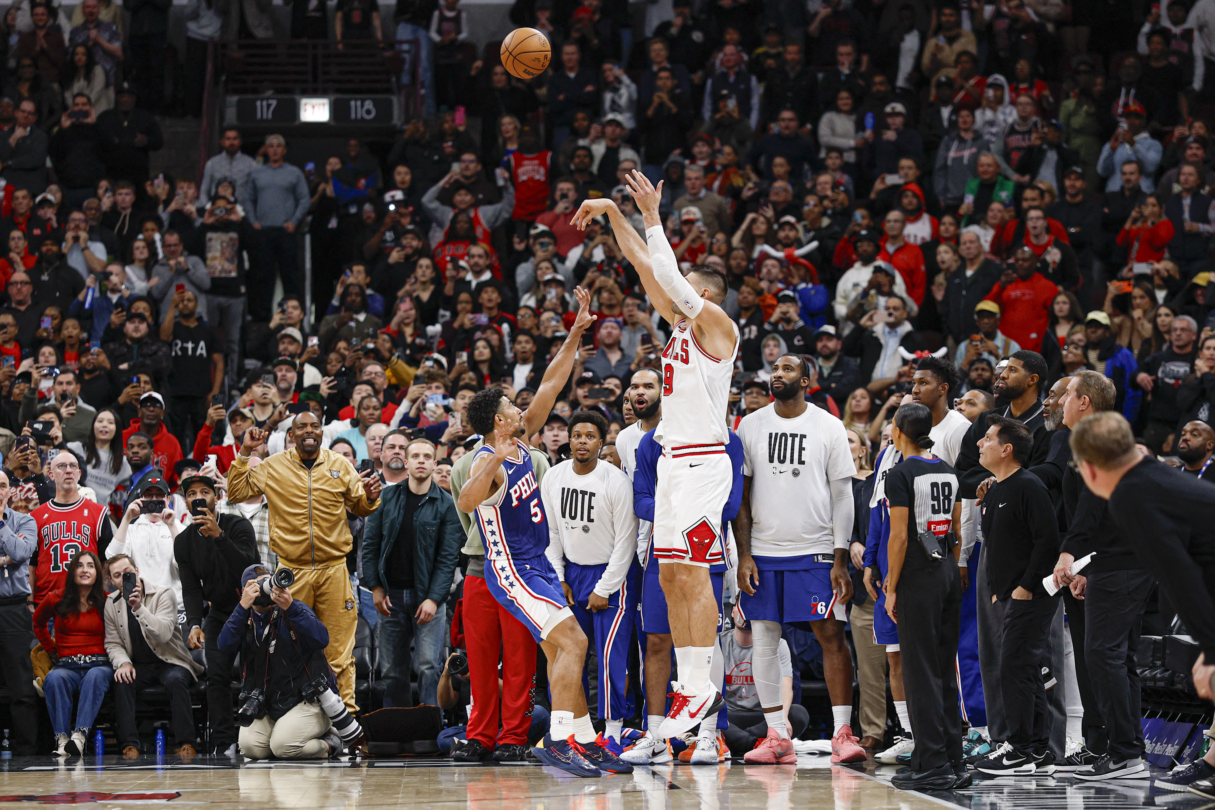 NBA＝ブルズ劇的勝利、ブーチェビッチが決勝3ポイント | ロイター