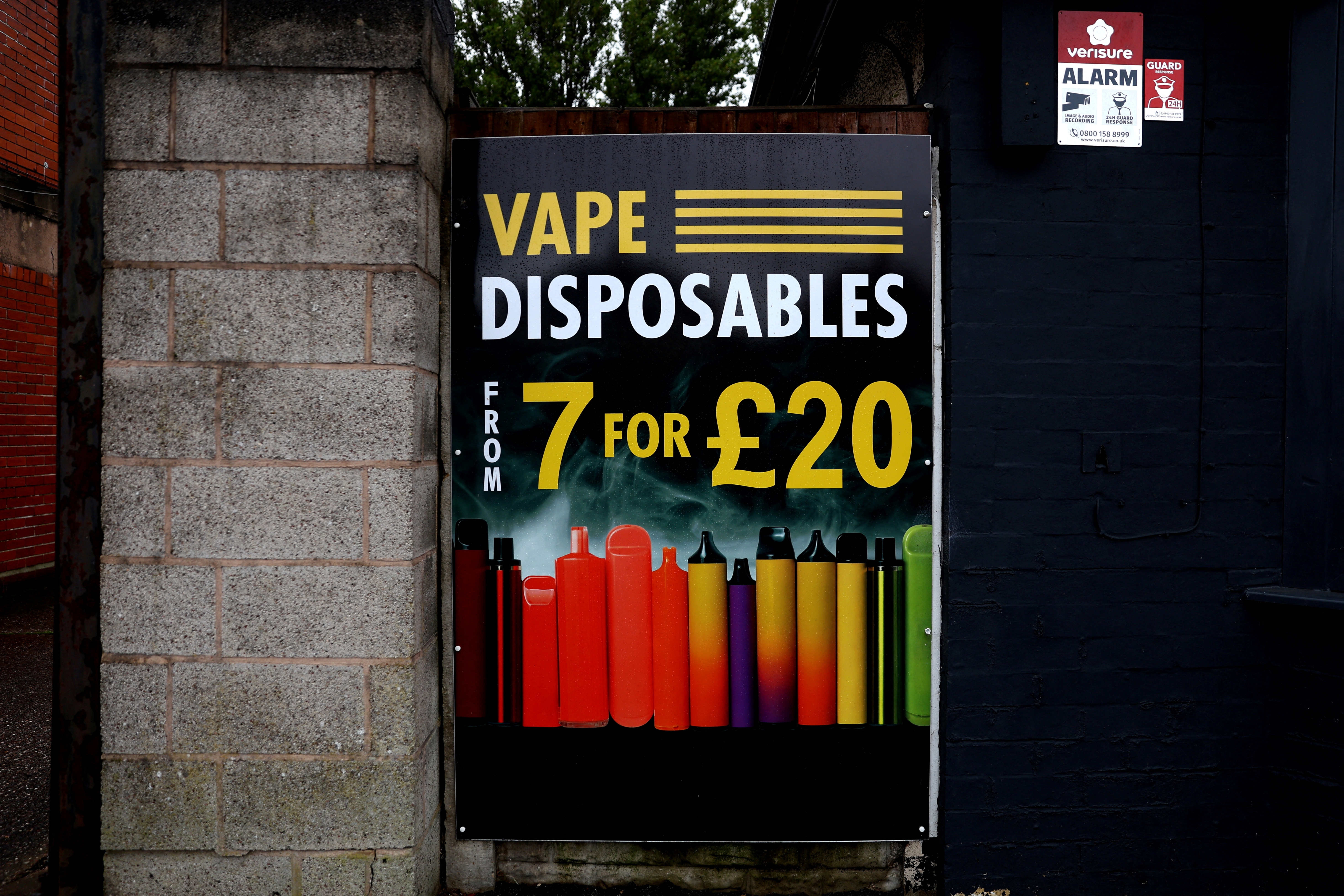 elfbar elfa master akku Gold Bar 24Seven 24K Disposable Vape Review main image 1