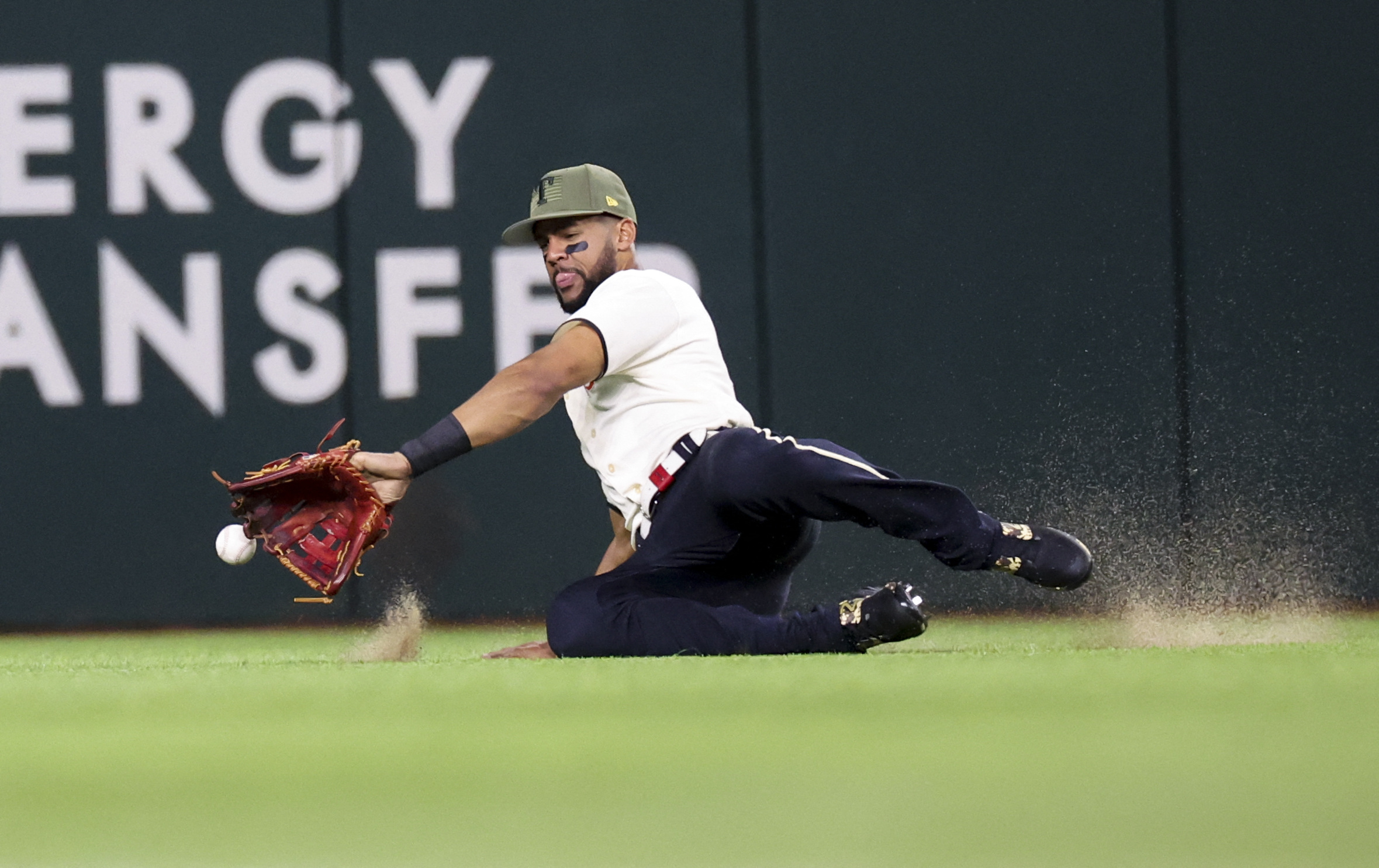 Rockies lose to Rangers, 7-2, in Karl Kauffmann's big-league debut