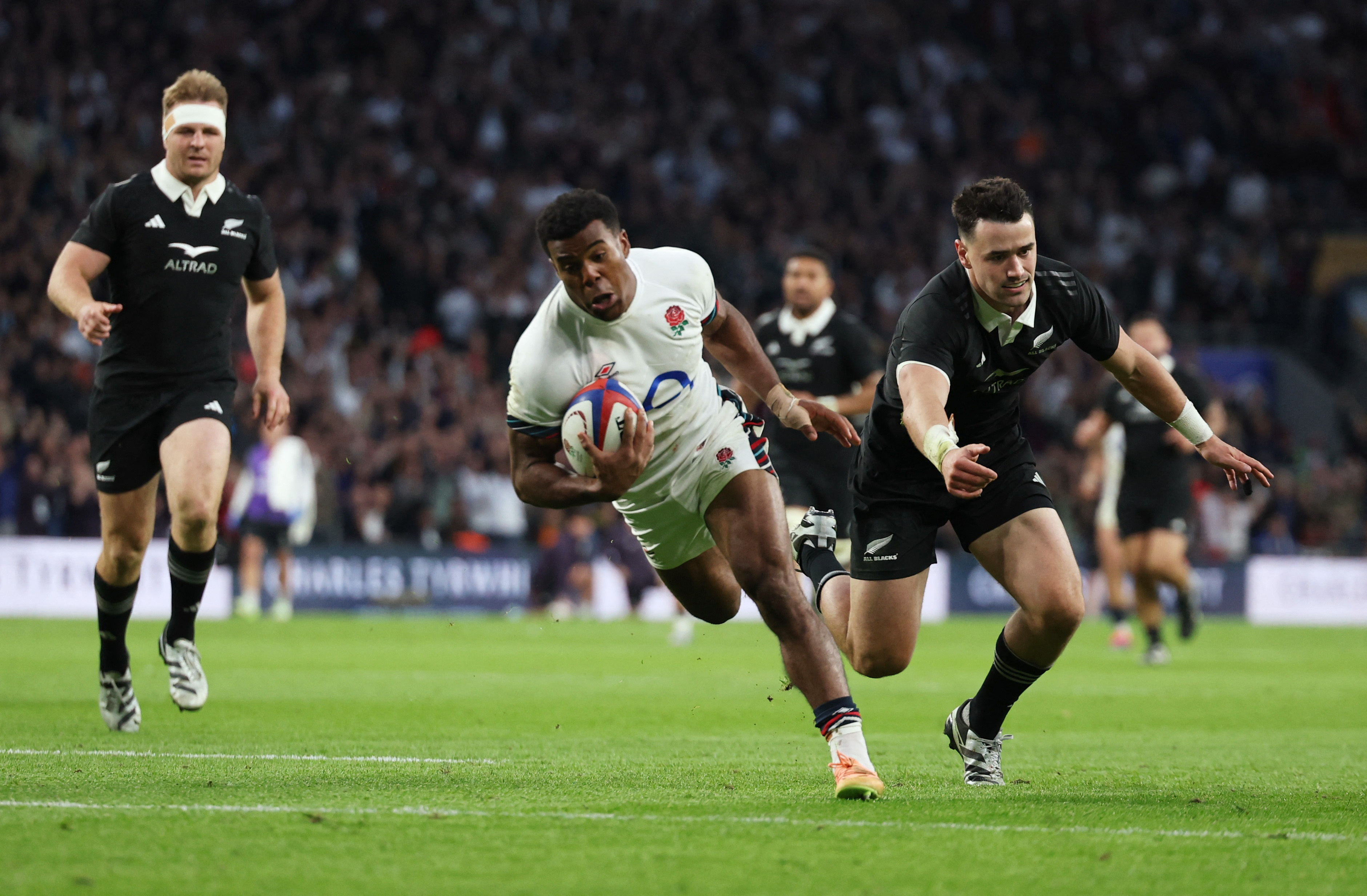 New Zealand edge England 2422 in Twickenham thriller Reuters