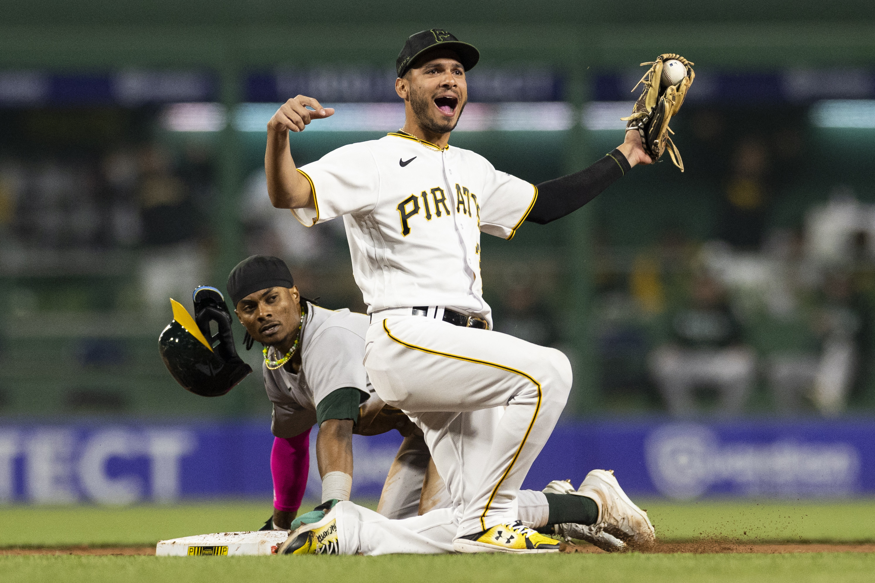 A's fall to Pirates, tie team record with 15th straight road loss