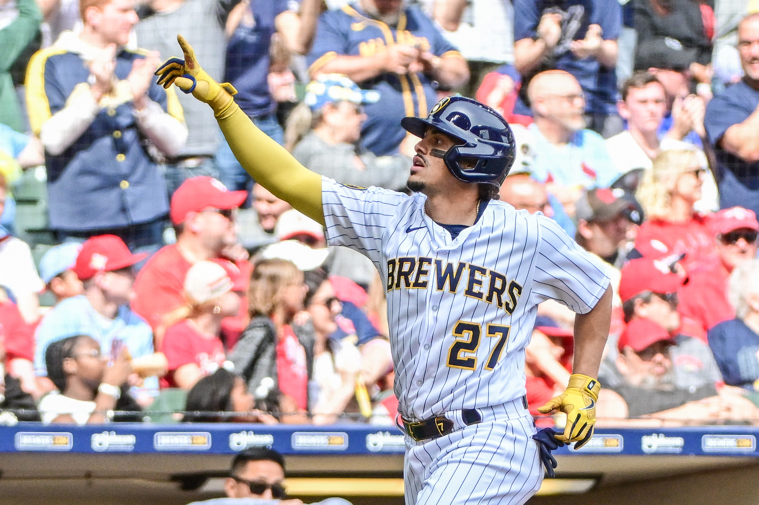 Brewers top Cardinals, Willy Adames launches 1st homer of season