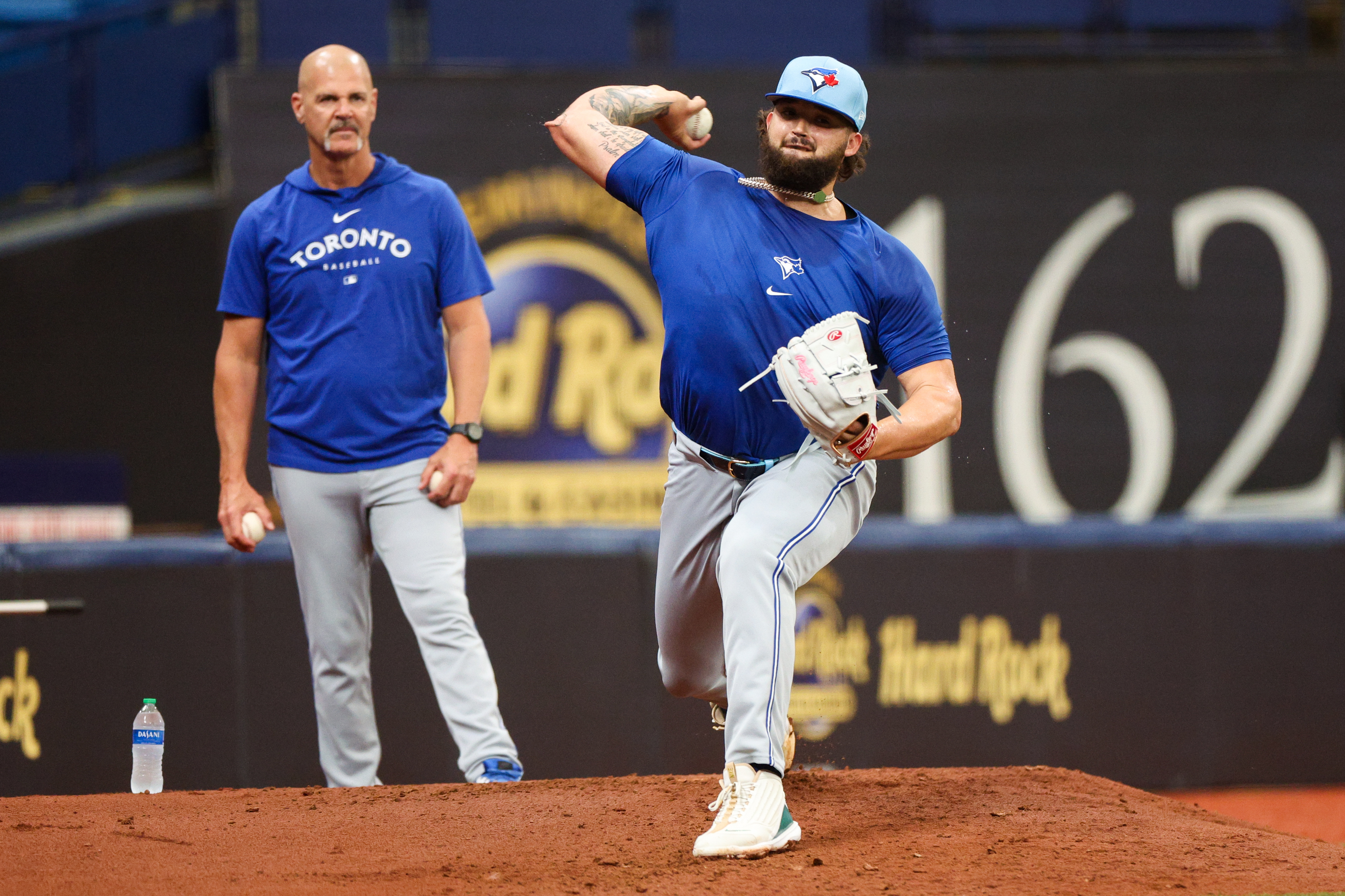 Justin Turner has huge day as Blue Jays club Rays | Reuters