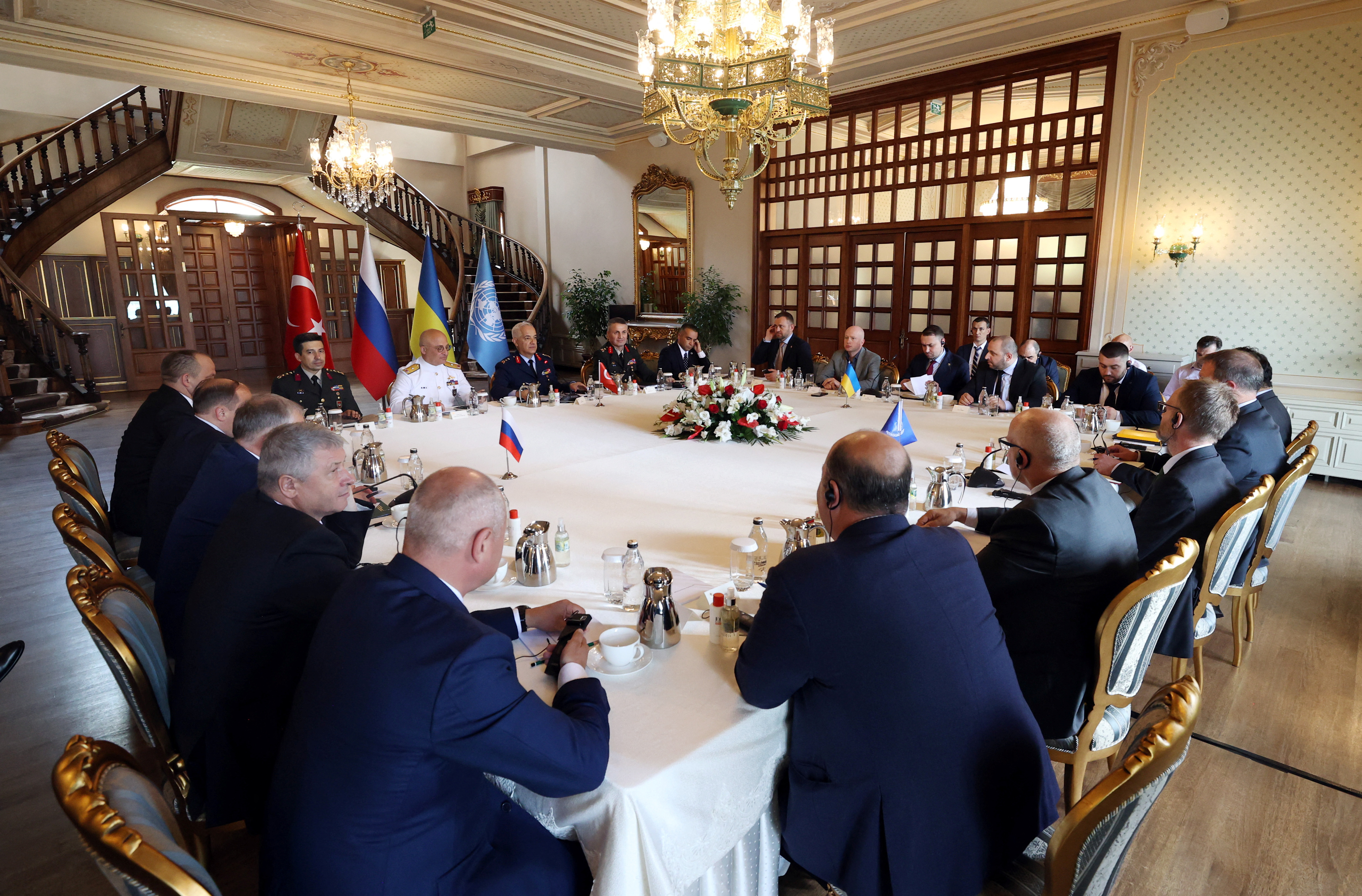 Venäjän, Ukrainan ja Turkin sotilasvaltuuskunnat tapaavat YK:n virkamiehiä Istanbulissa