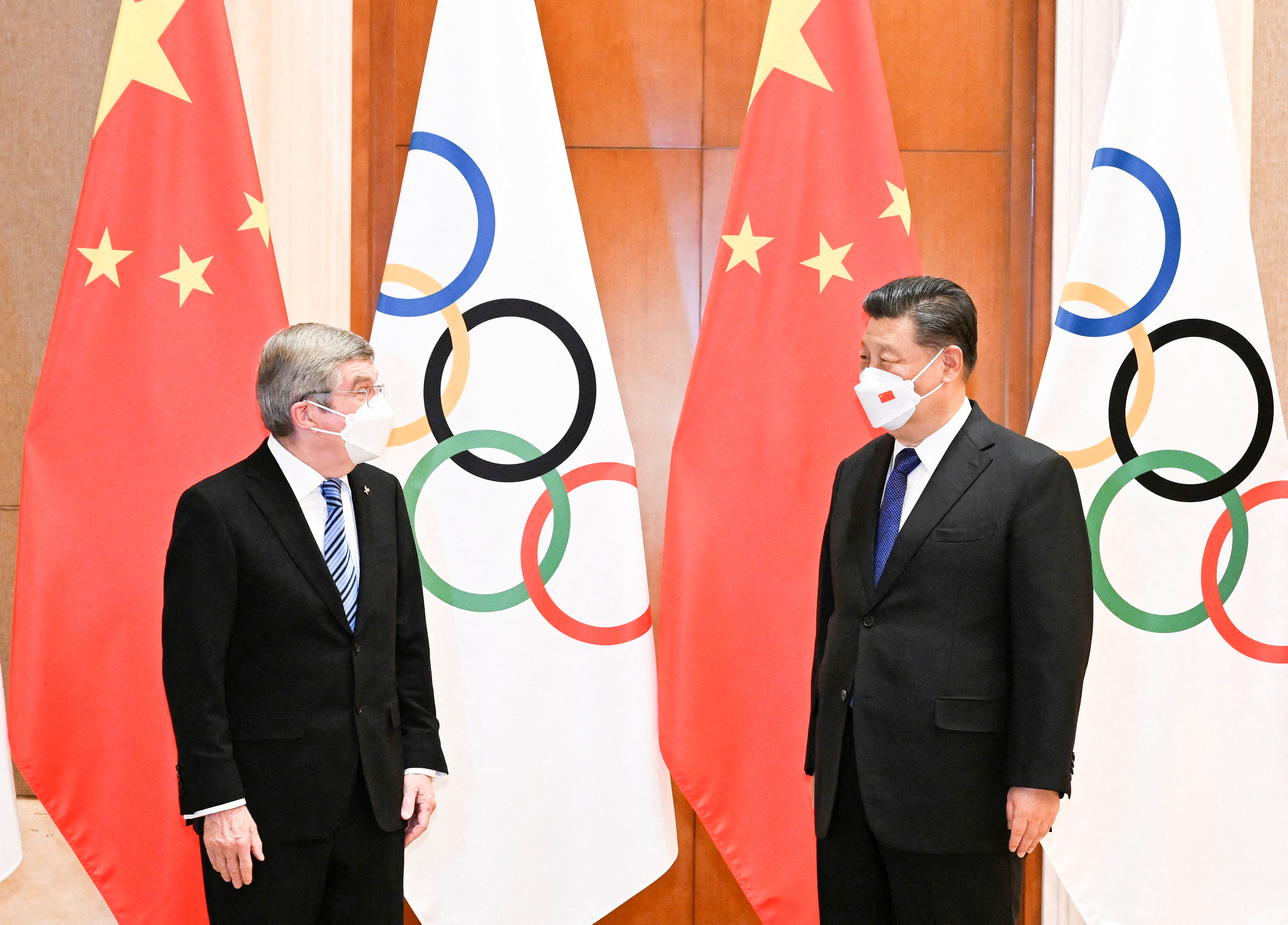 Chinese President Xi Jinping meets with IOC President Thomas Bach in Beijing