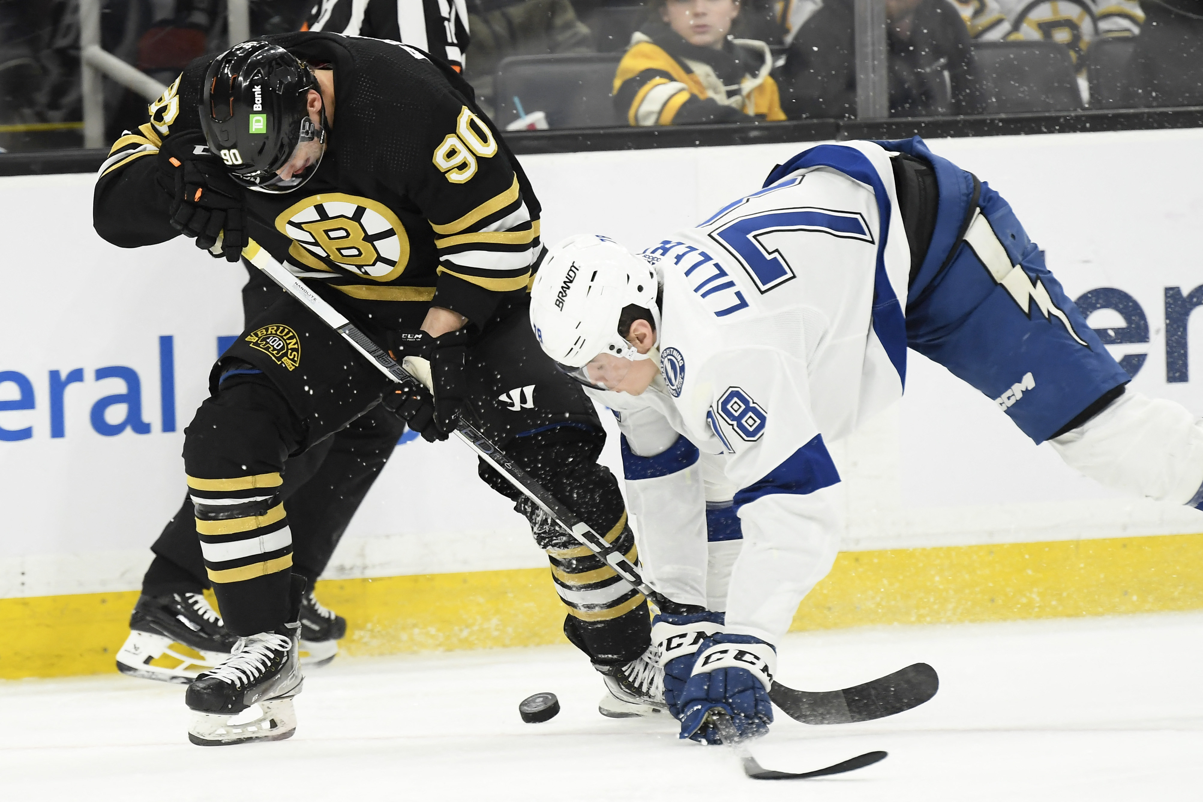 Brayden Point's shootout goal helps Lightning edge Bruins | Reuters