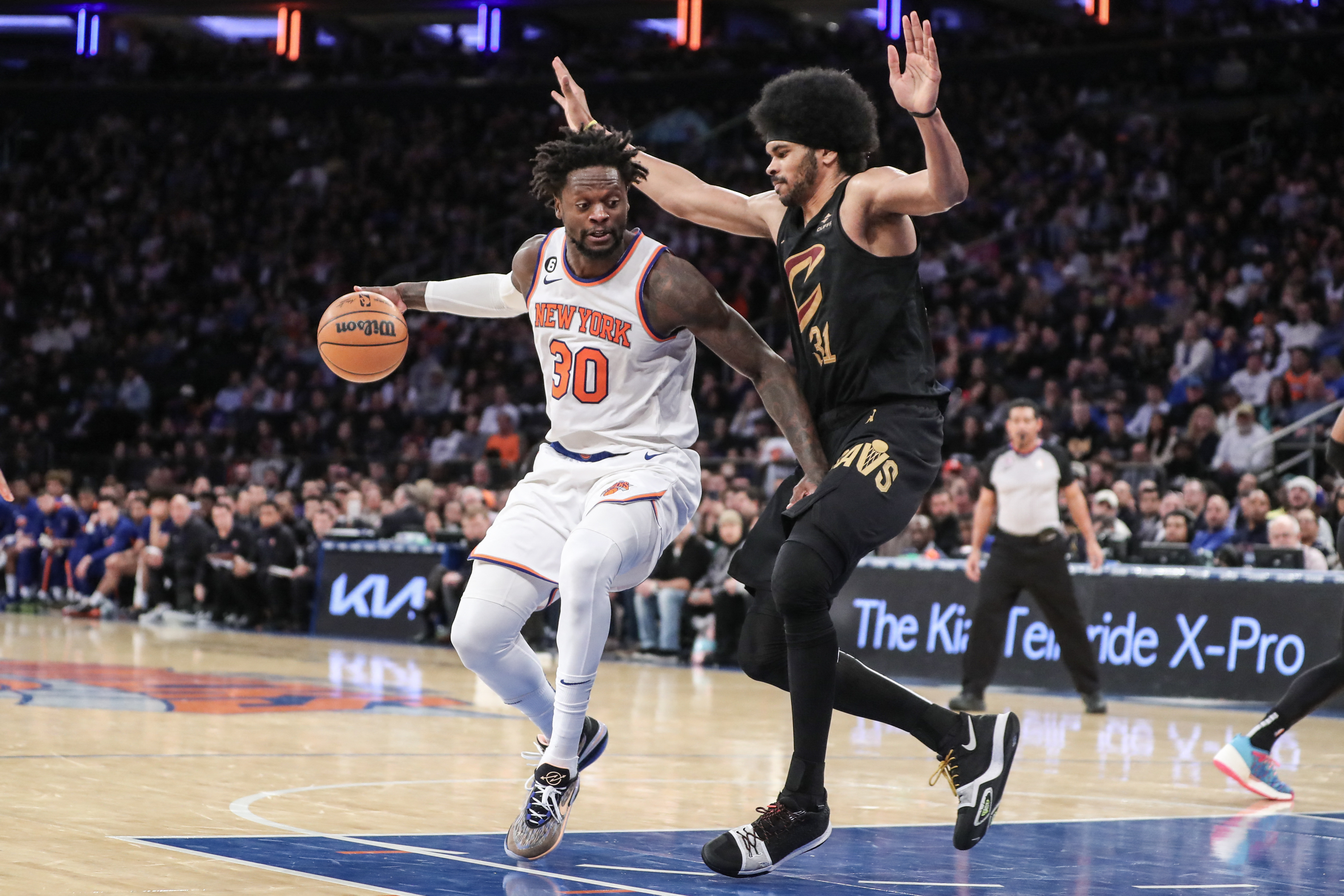 George hits go-ahead shot, Pacers edge Knicks to tie for 7th