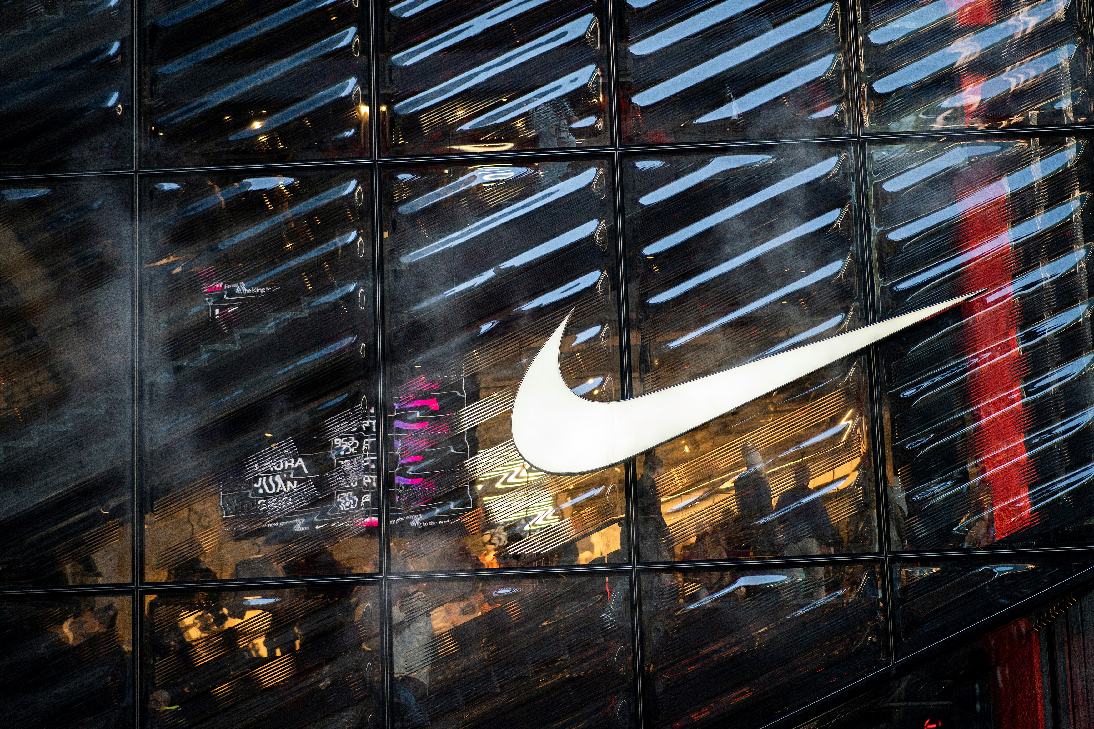 Goedkeuring doen alsof Viskeus Nike beats estimates boosted by discounts, promotions; shares surge |  Reuters
