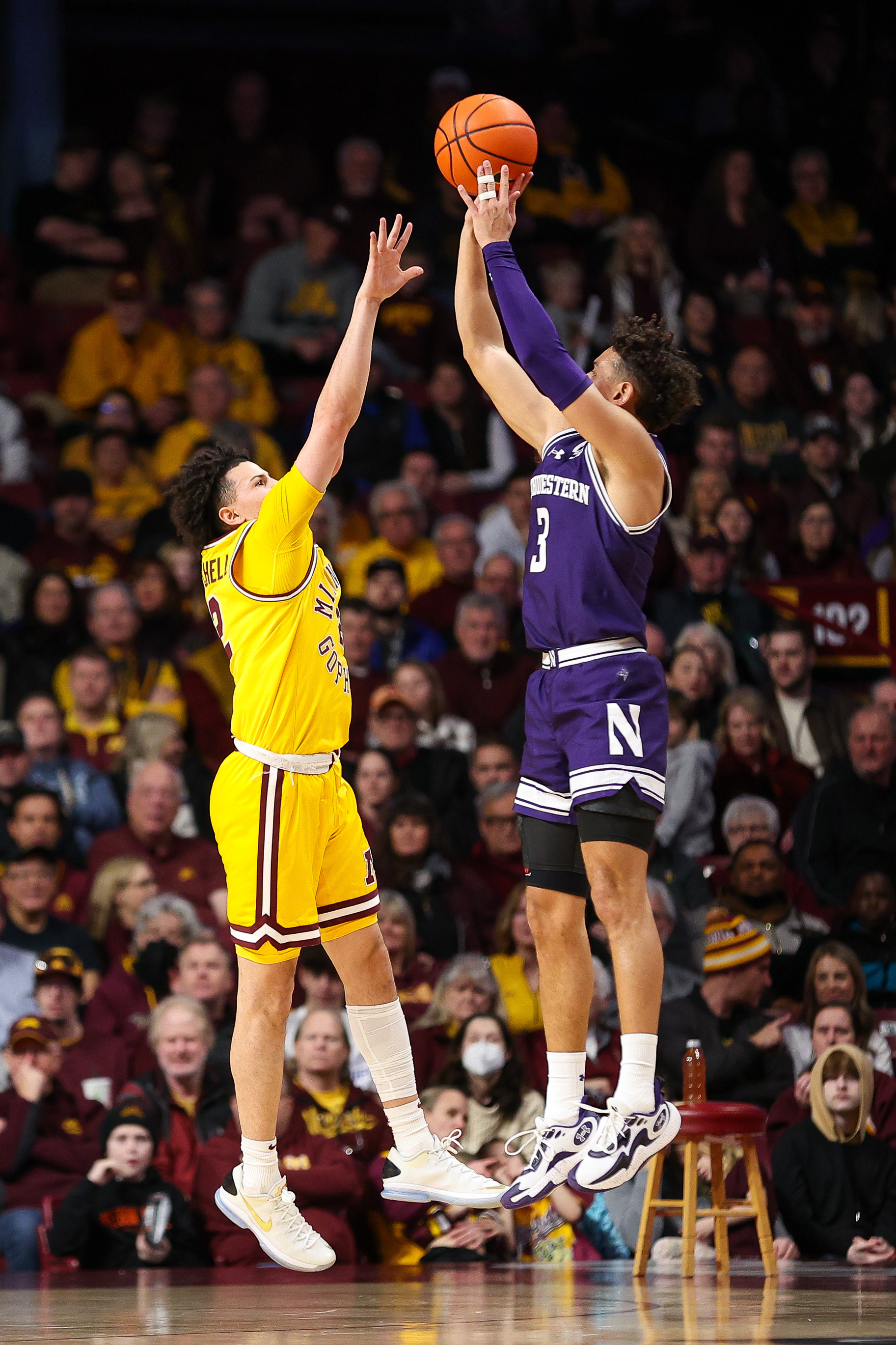 In Game Of Runs, Minnesota Outlasts Northwestern In OT | Reuters