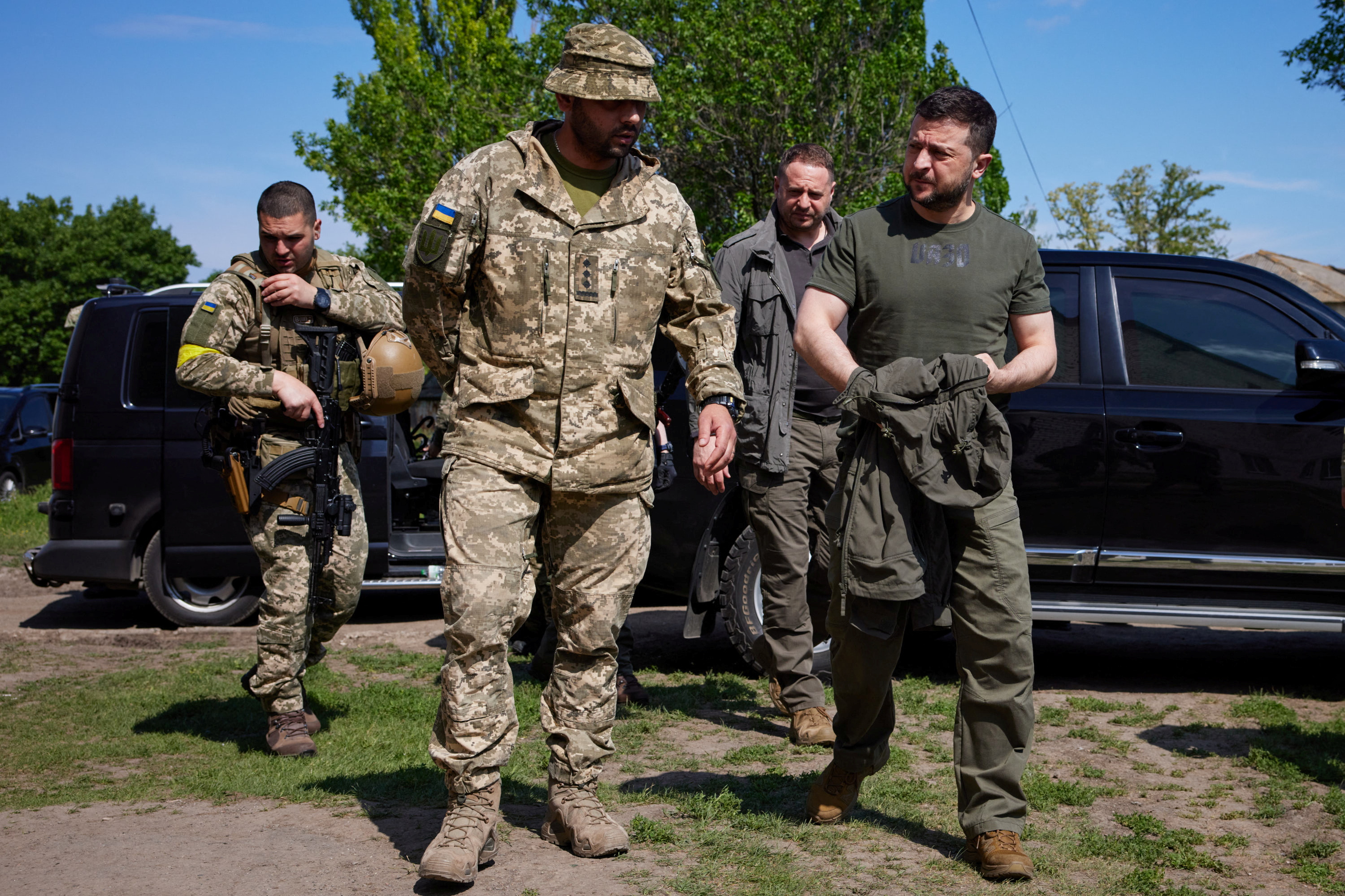 Ukrainian President Zelenskiy travels close to front-line near ...