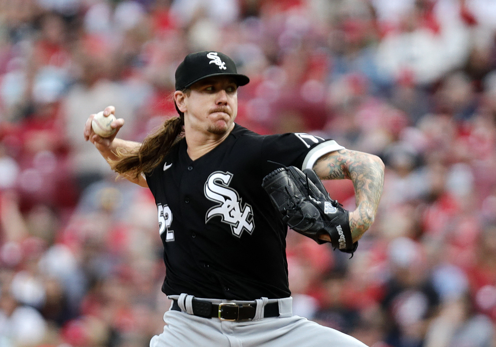 Chang hits Grandal with throw as White Sox beat Indians 4-3