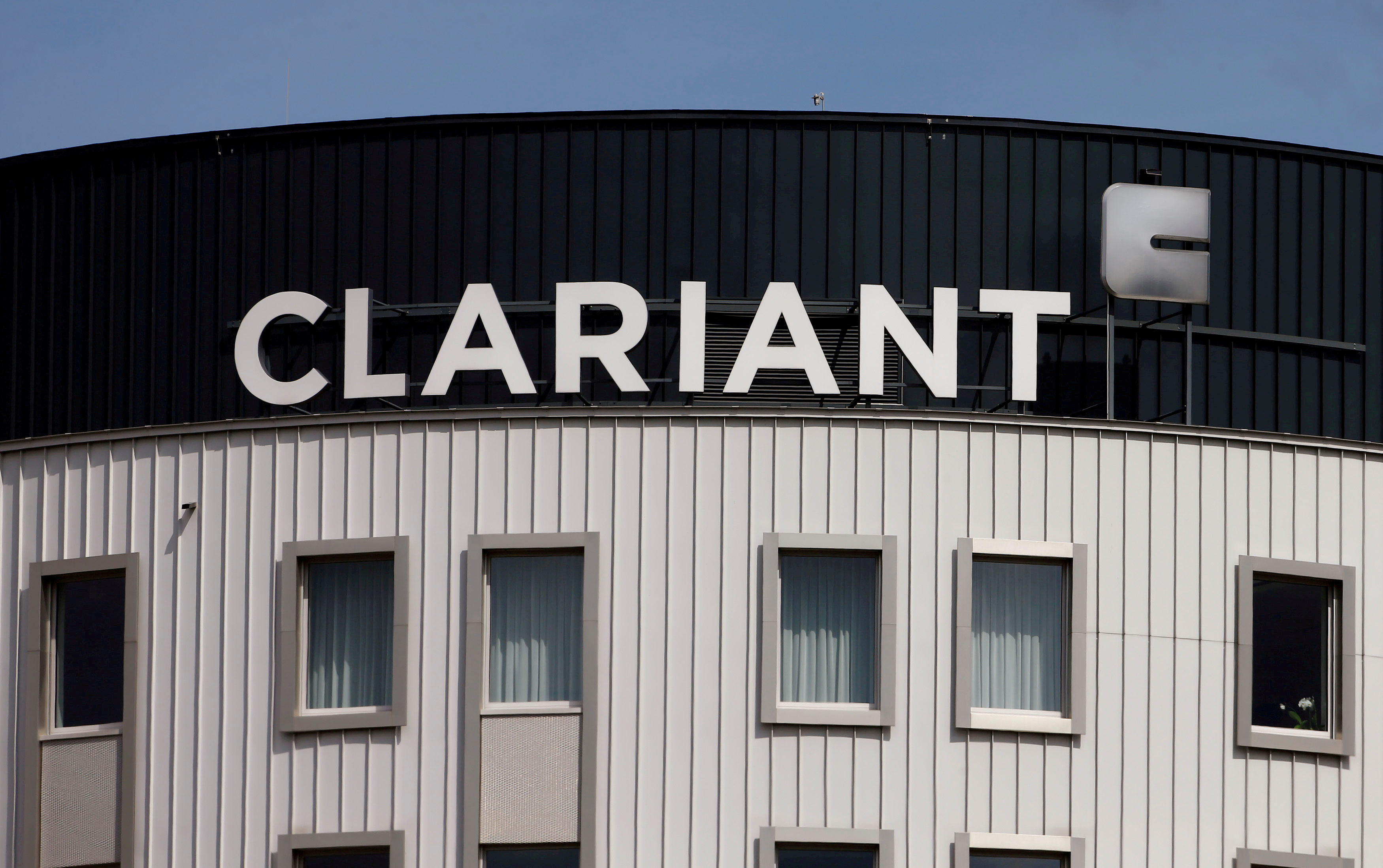 The logo of Swiss specialty chemicals company Clariant is seen at the company's headquarters in Pratteln, Switzerland August 9, 2017.  REUTERS/Arnd Wiegmann