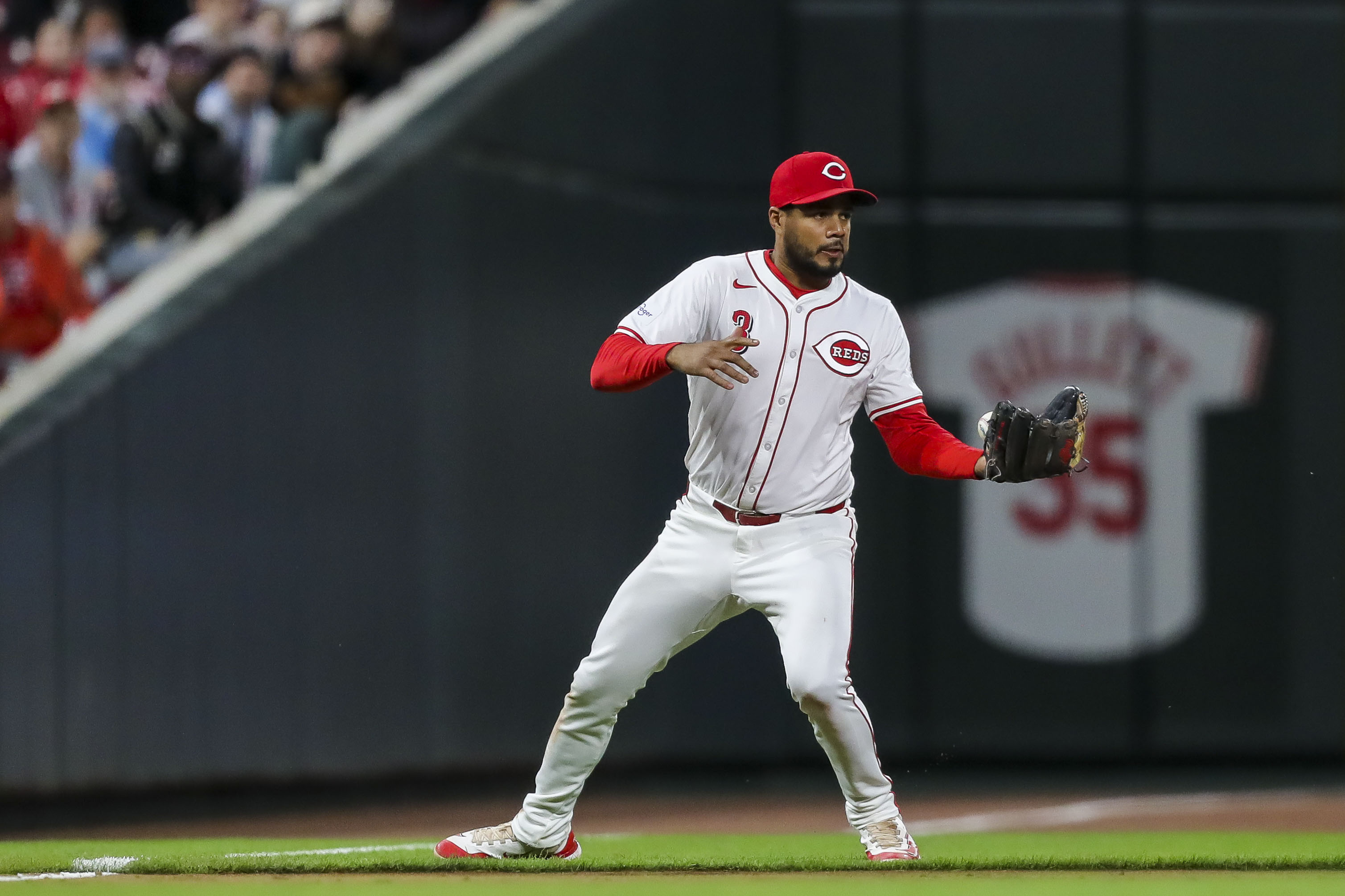 Reds Snap Sloppy Phillies' 7-game Win Streak | Reuters