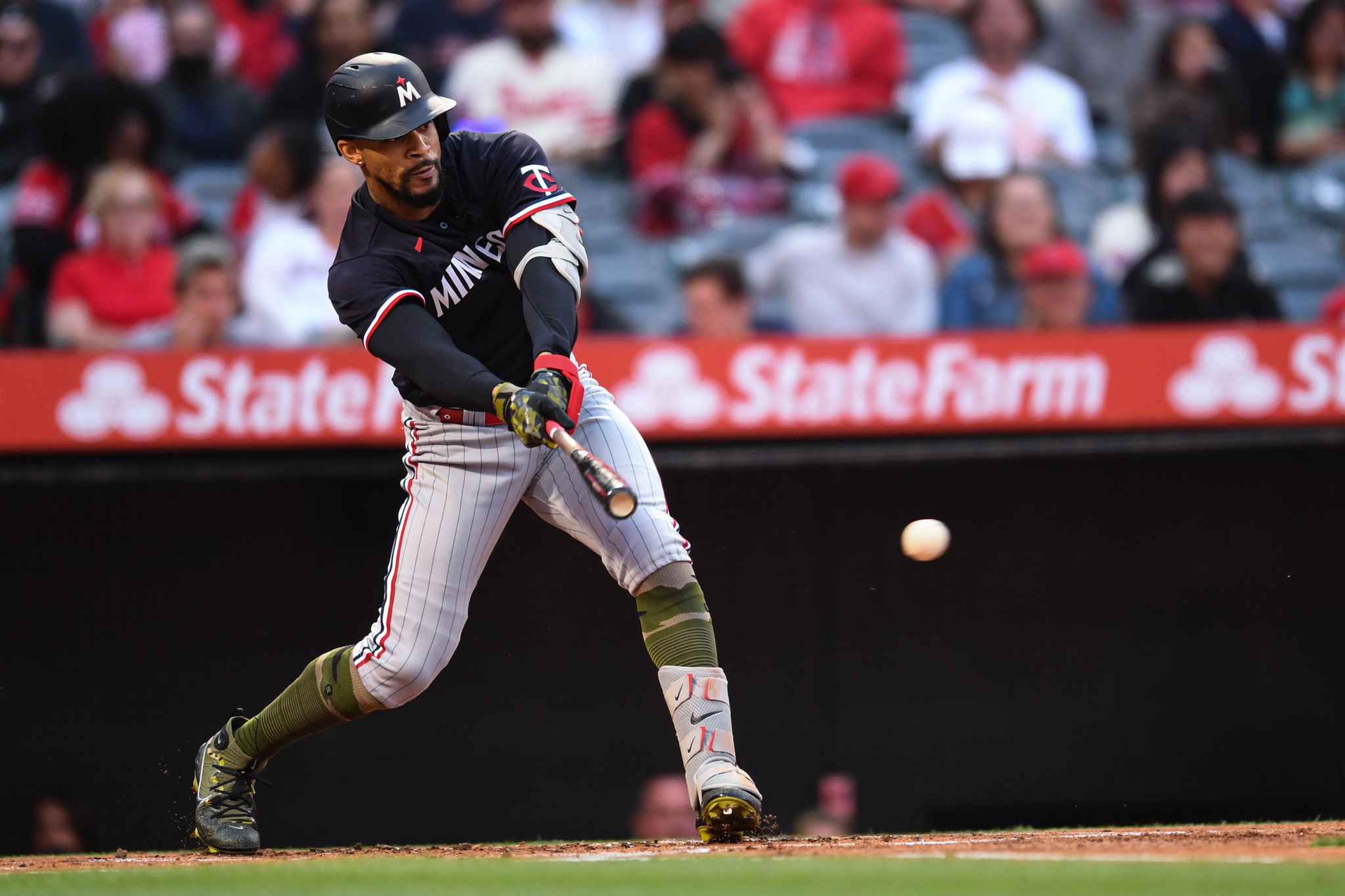 Kyle Farmer helps Twins cruise past Angels