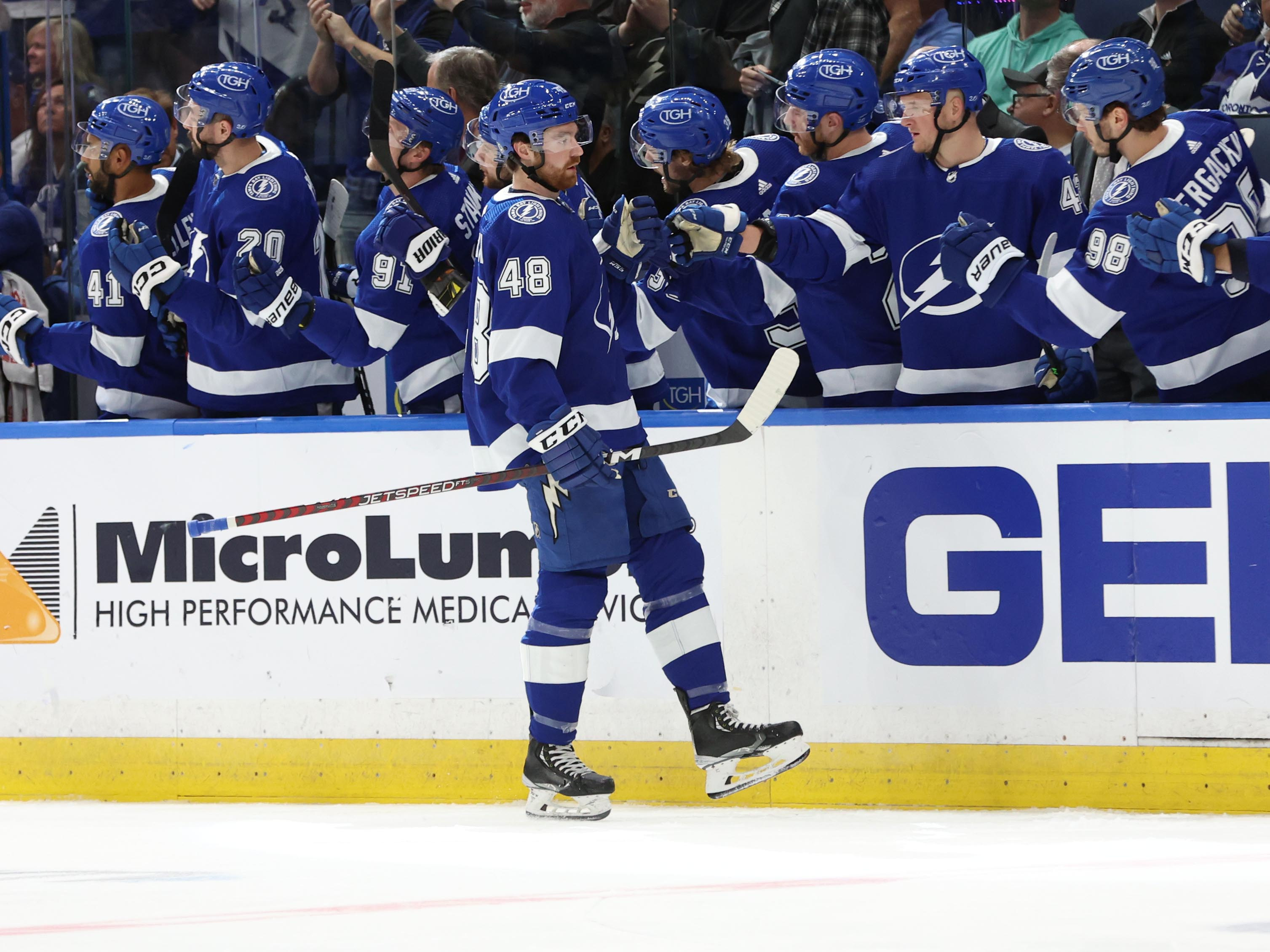 Maple Leafs edge Lightning in playoff preview | Reuters