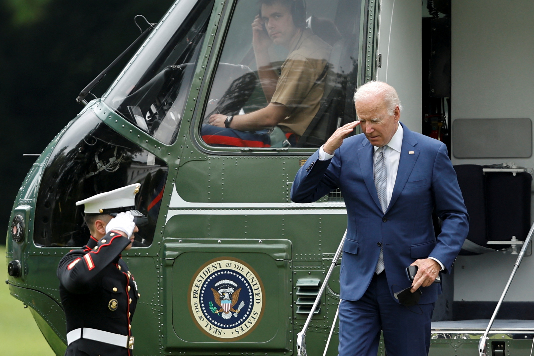 US President Biden returns to the White House in Washington