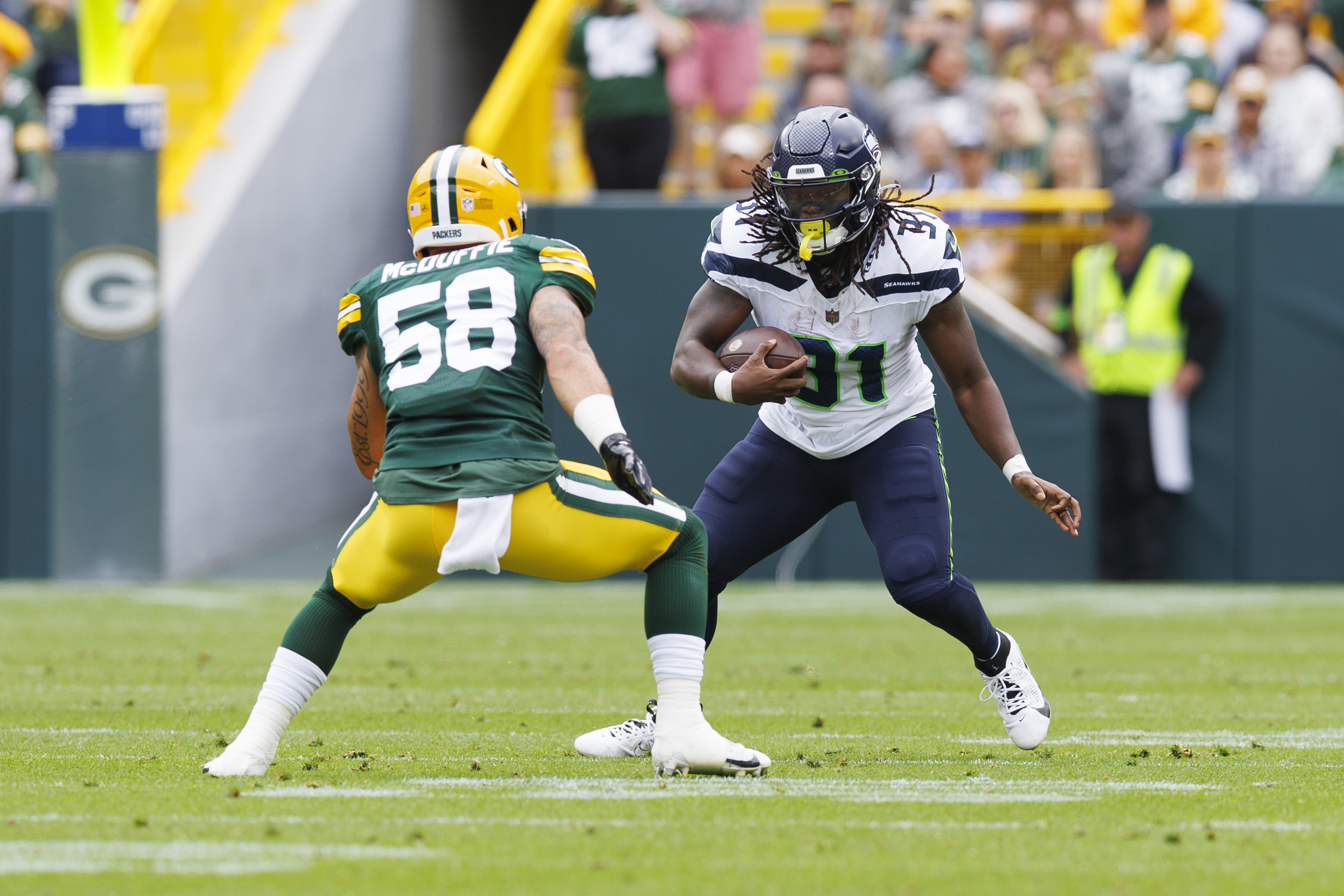 Packers score late, hang on to defeat Seahawks