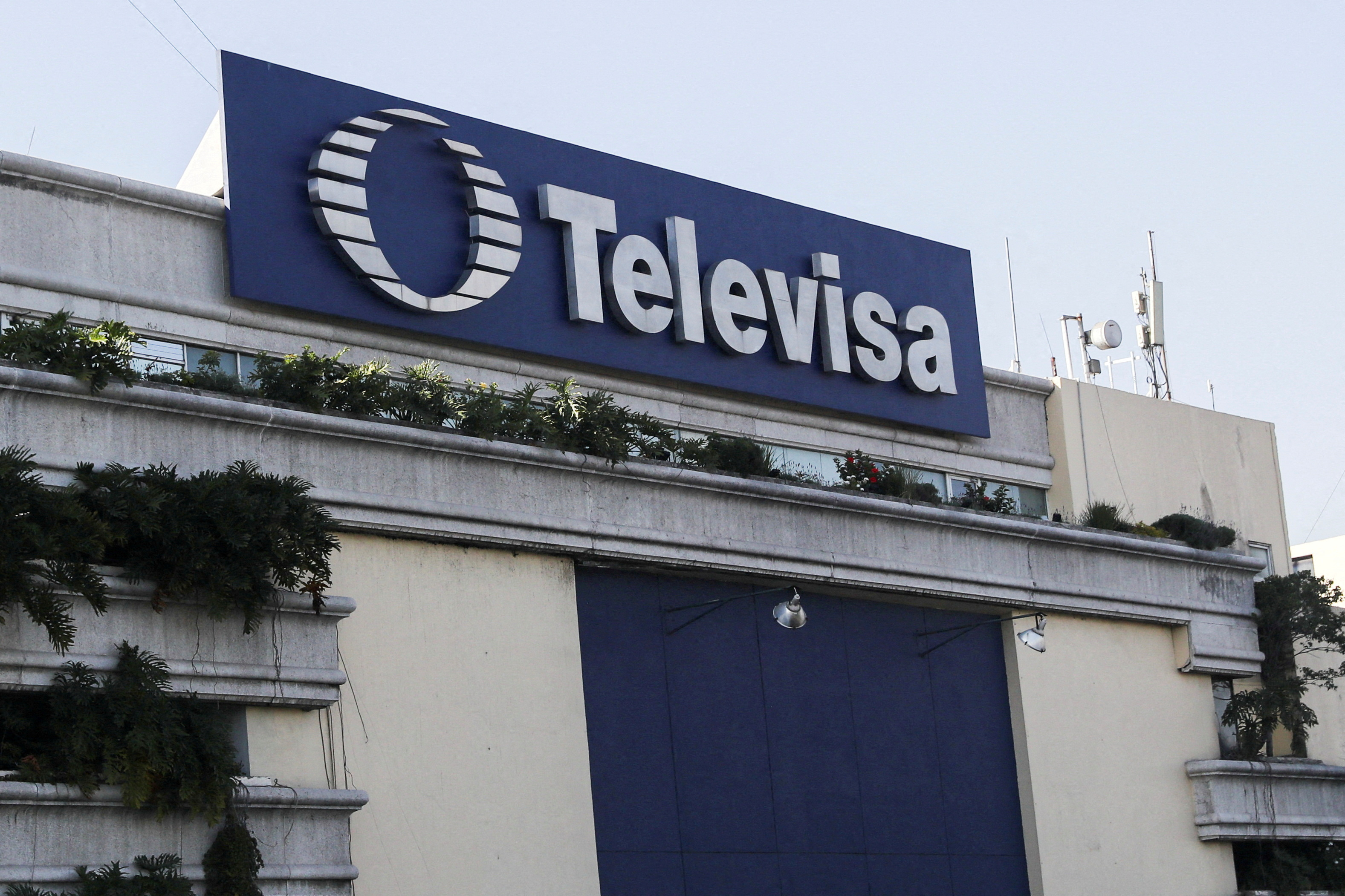 Mexico's Televisa trims net loss in Q4, SKY lags | Reuters