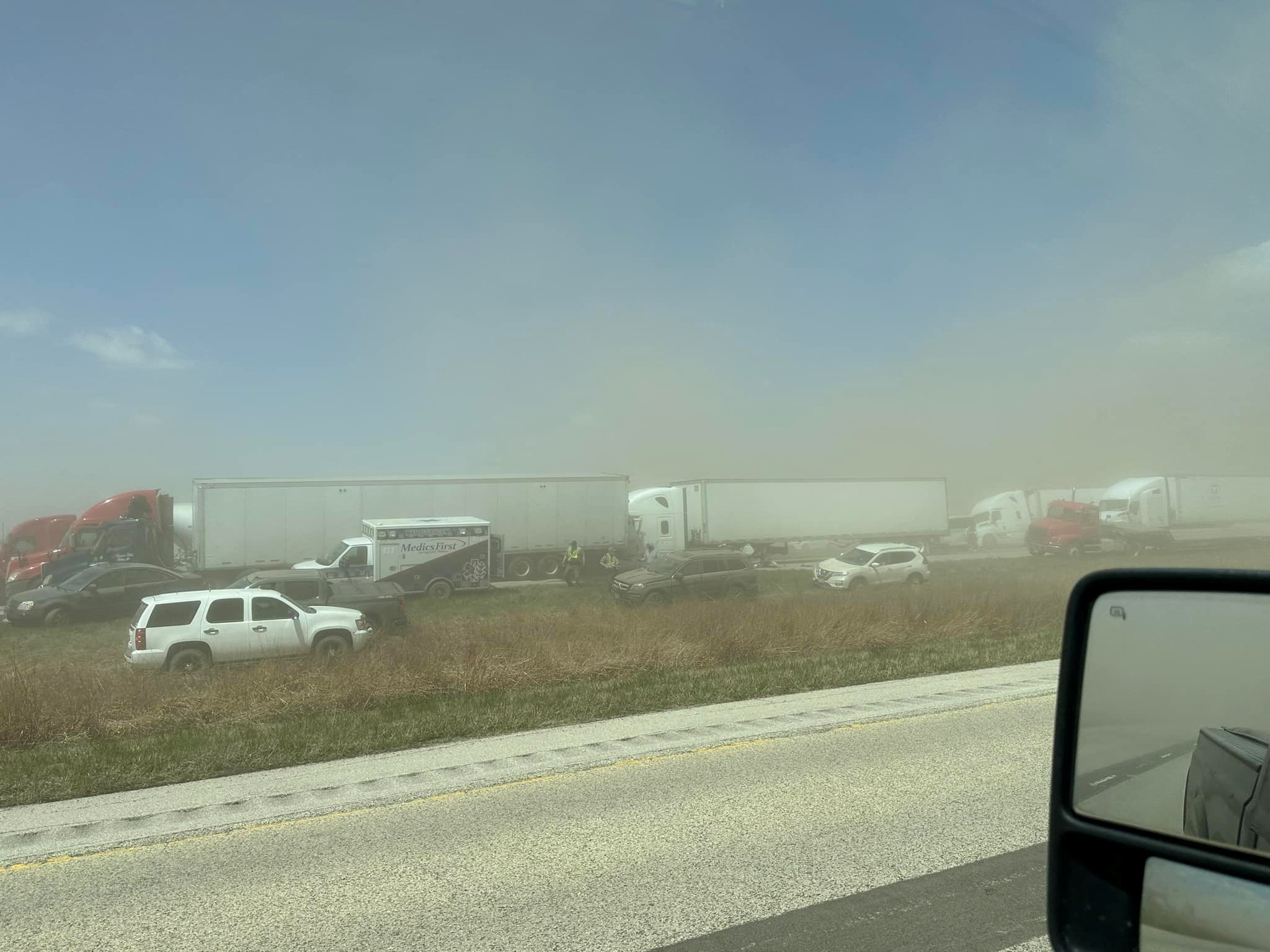 Illinois dust storm blinds drivers, six die in chainreaction crashes