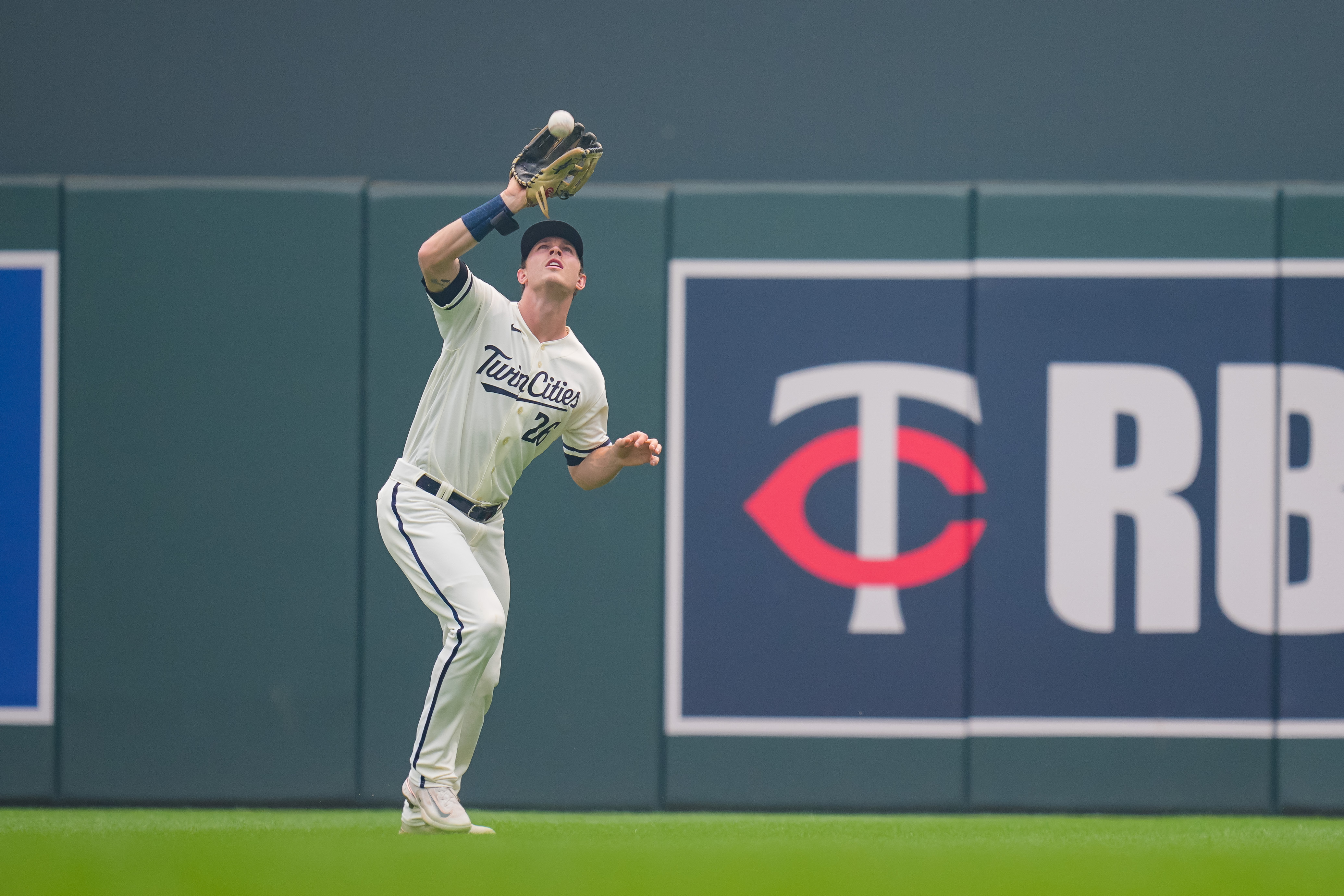 Carlos Correa walk-off homer completes improbable Twins comeback over  Brewers - The Athletic