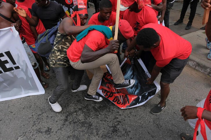 Ghanaian protesters demand president step down over economic crisis