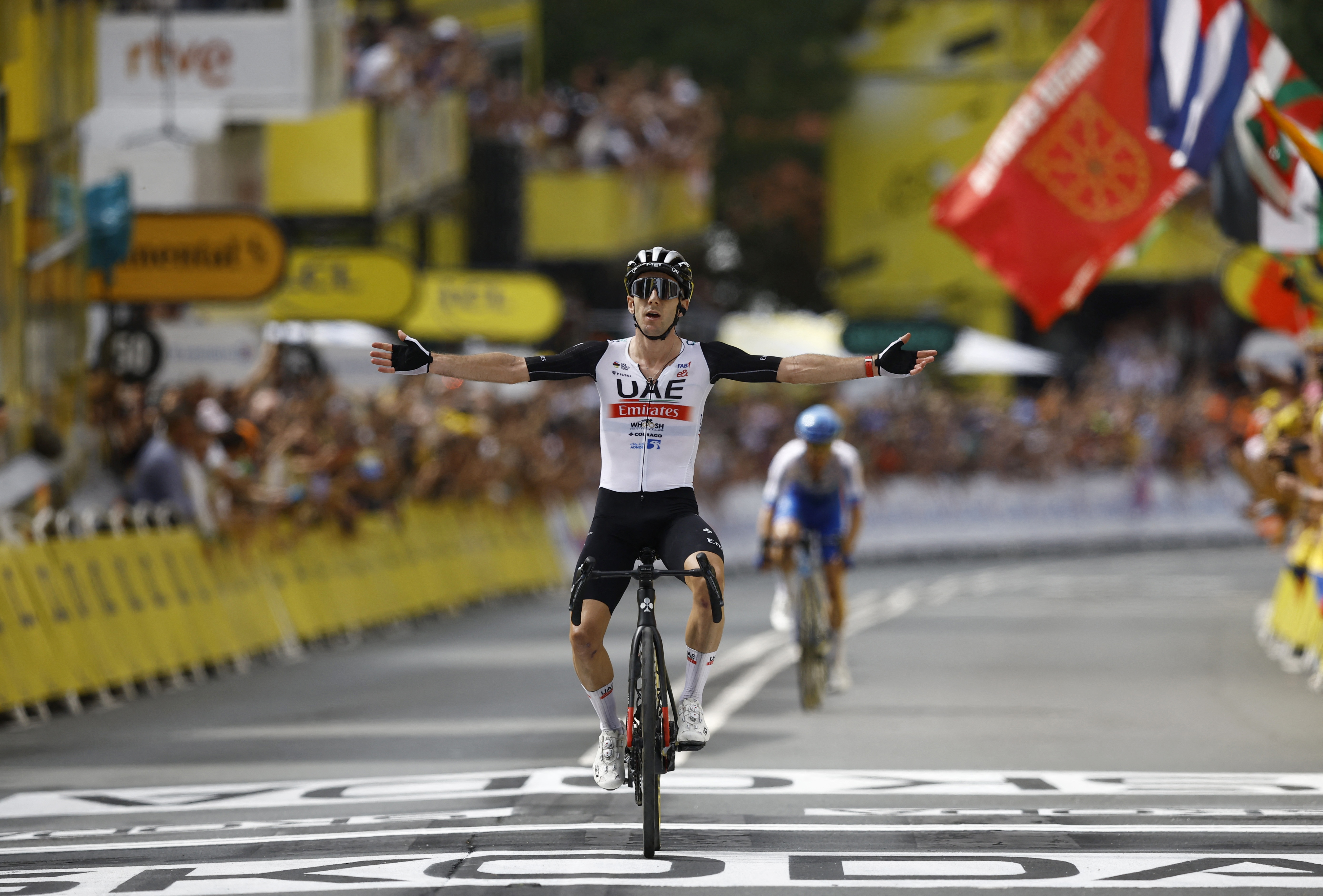 Adam Yates Wins 2023 Tour de France Opener Ahead Of Twin Brother - FloBikes