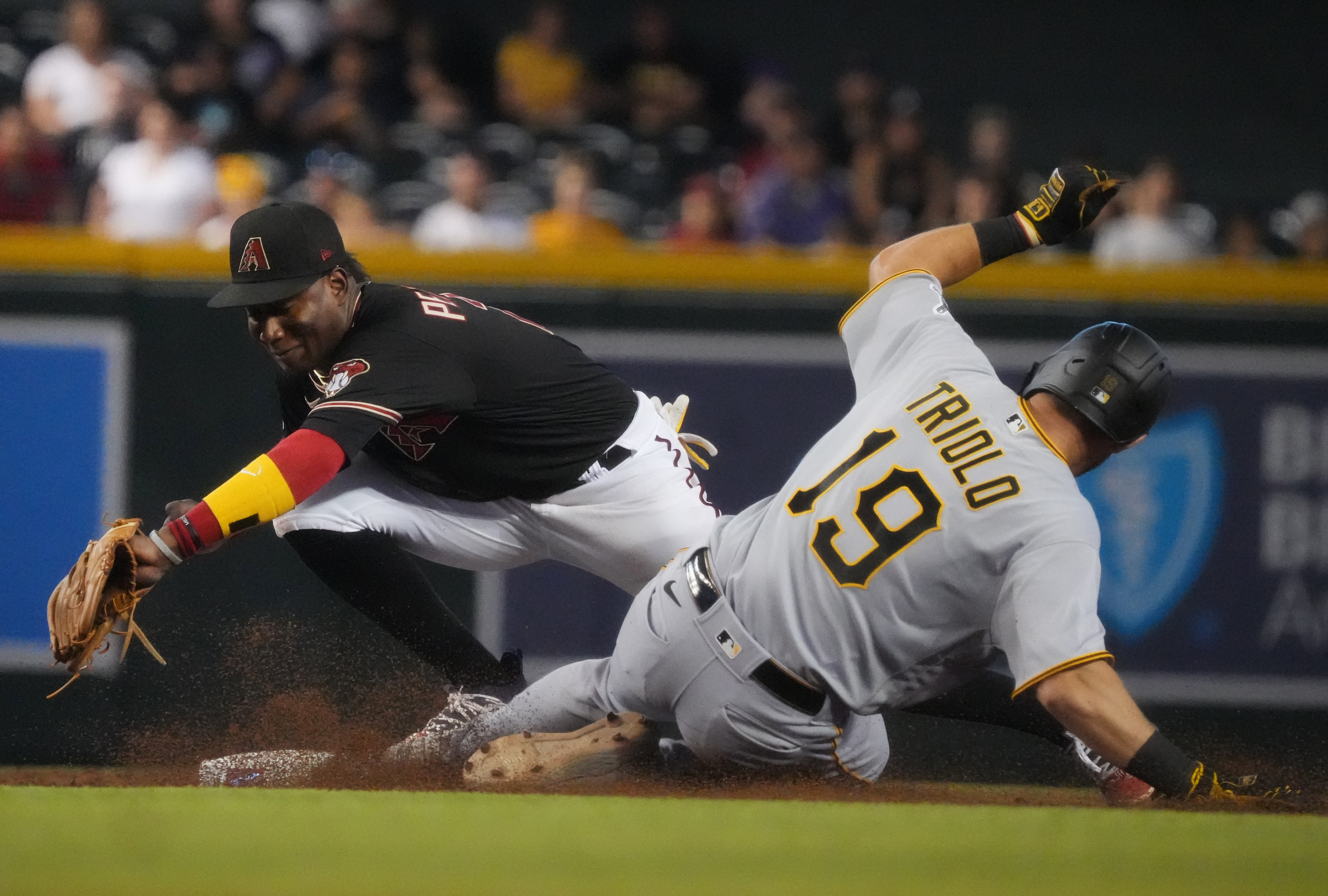 Bullpen game pays off, Pirates avoid sweep vs. D-backs