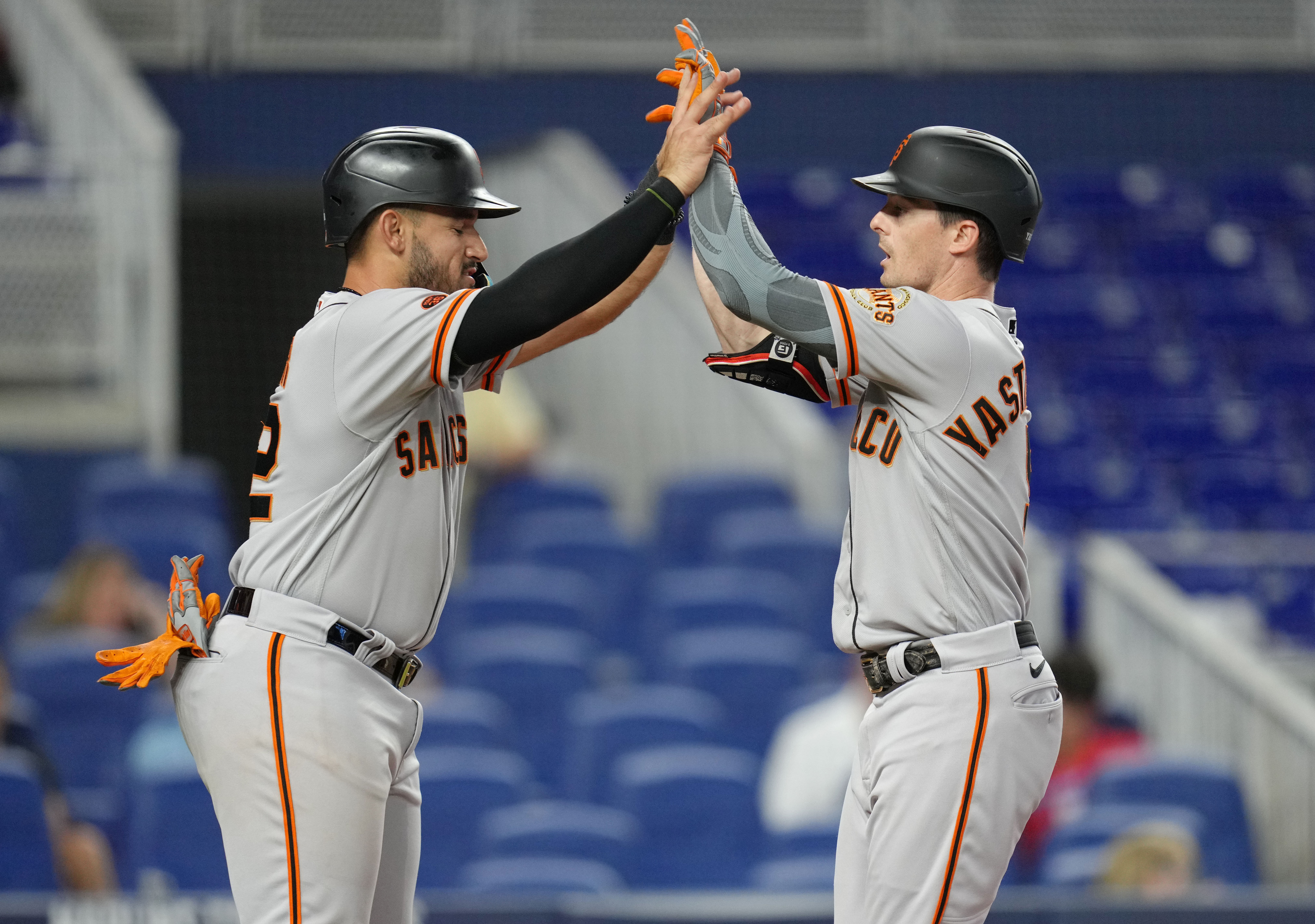 Giants explode for four runs in 11th to slay Marlins