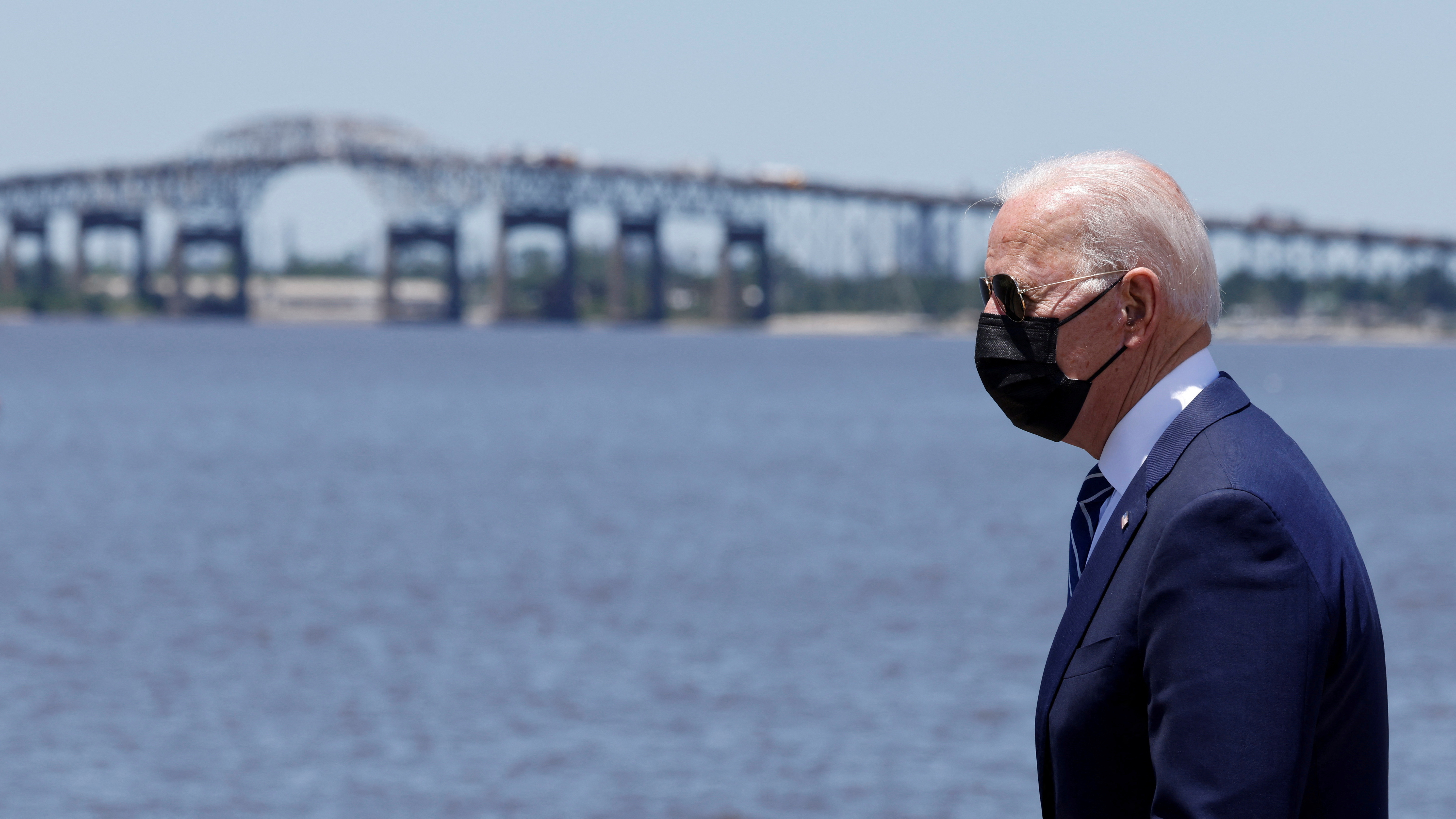 Biden pauses LNG export approvals after pressure from climate activists |  Reuters