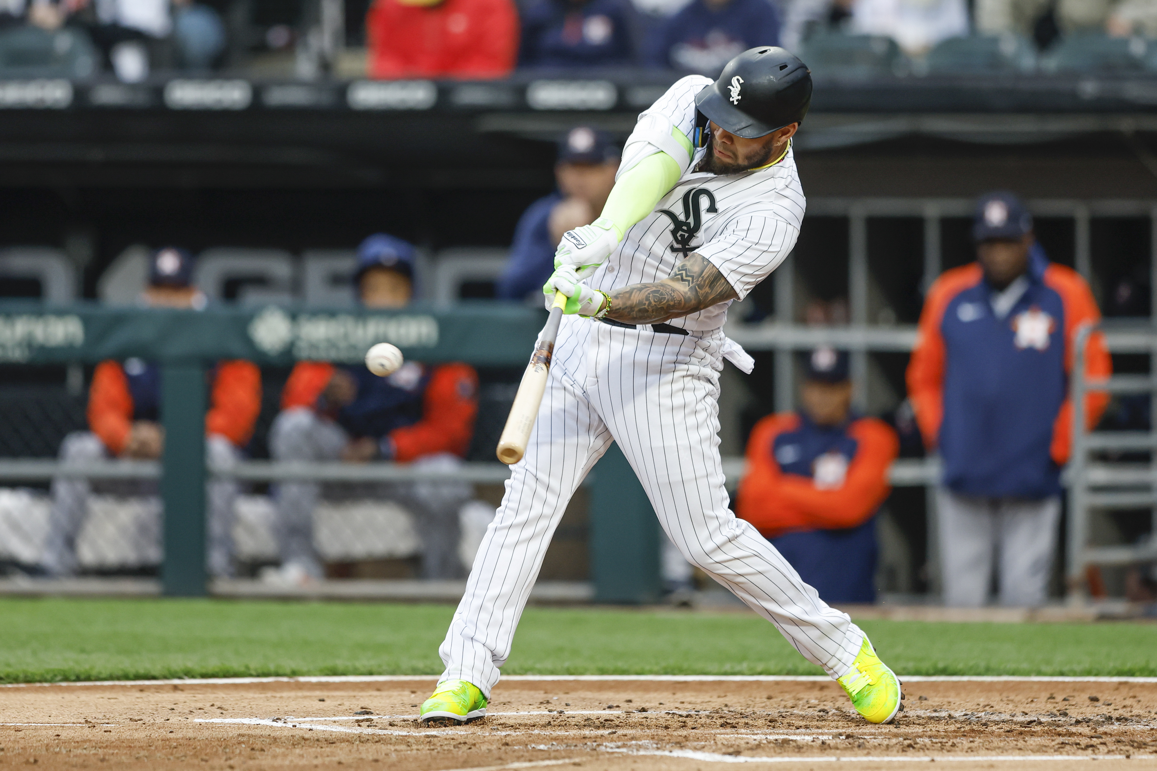 Luis Robert Jr. stars as Chicago White Sox top Houston Astros 3-1