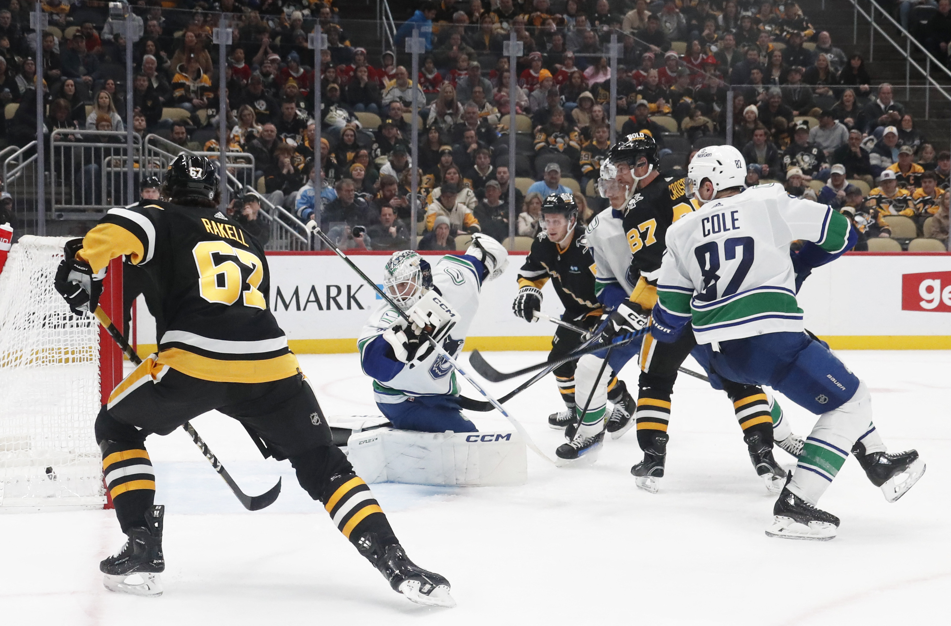 Elias Pettersson's 2nd Goal Of Game Lifts Canucks Over Pens | Reuters